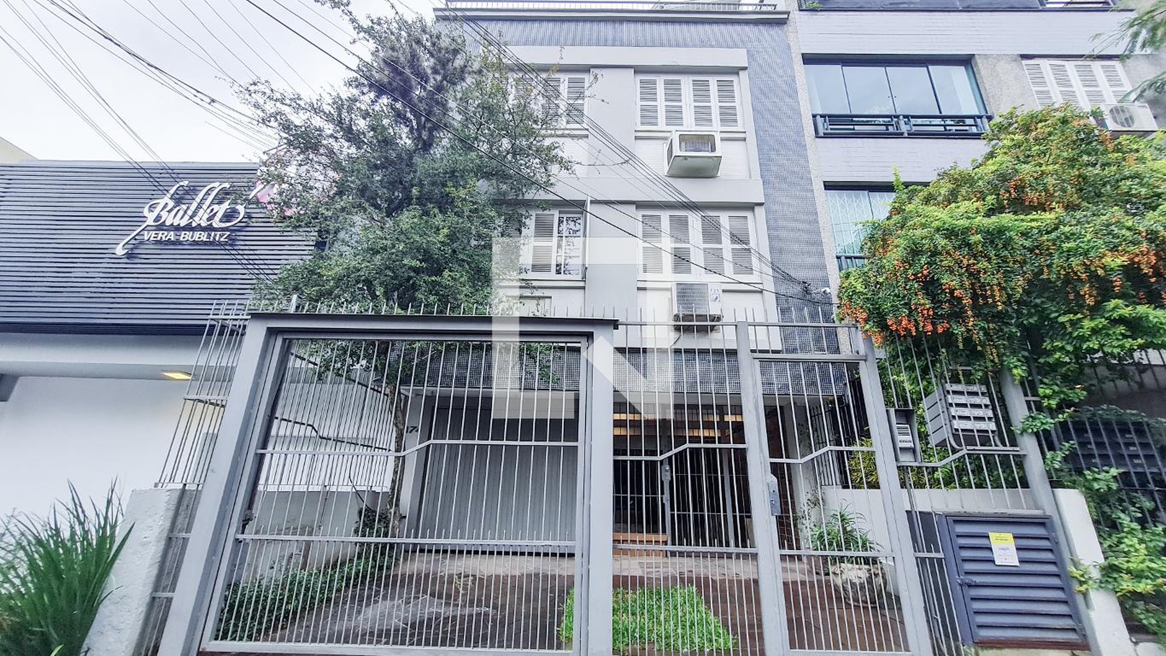 Fachada do Condomínio Edifício Nossa Casa