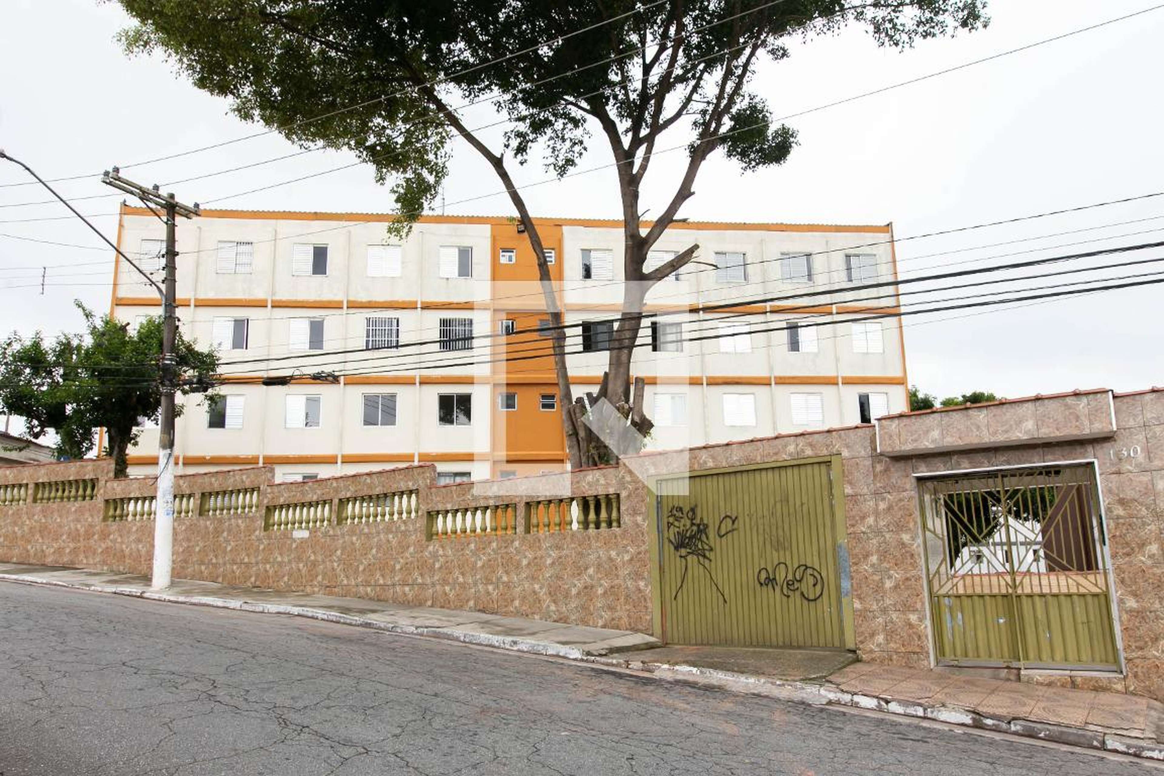 Fachada do Condomínio Condomínio Petuneas 4