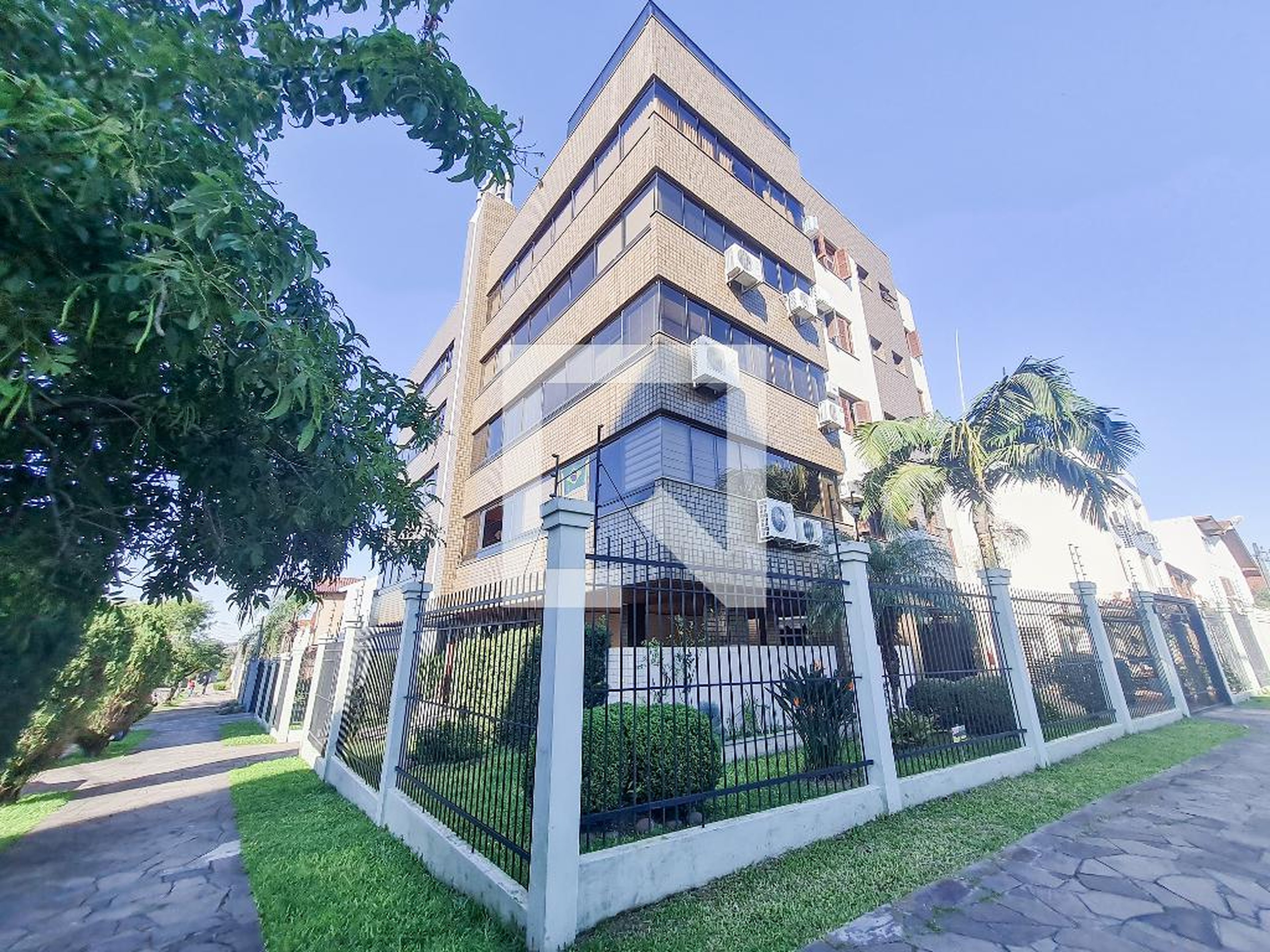 Fachada do Condomínio Condomínio em Rua Zeev Jabotinsky, 201