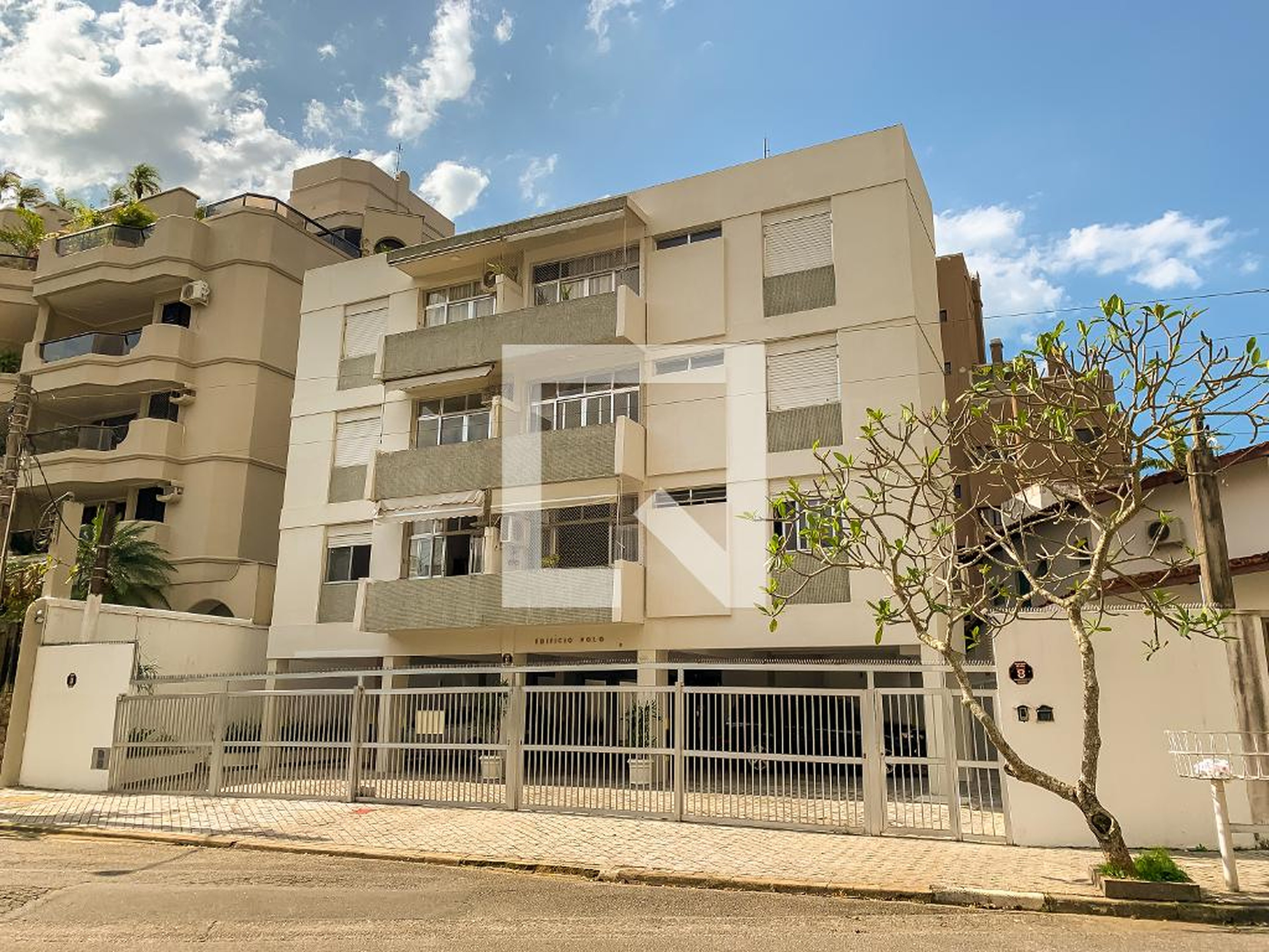 Fachada Condomínio em Rua Doutor Fernando Nascimento, 8