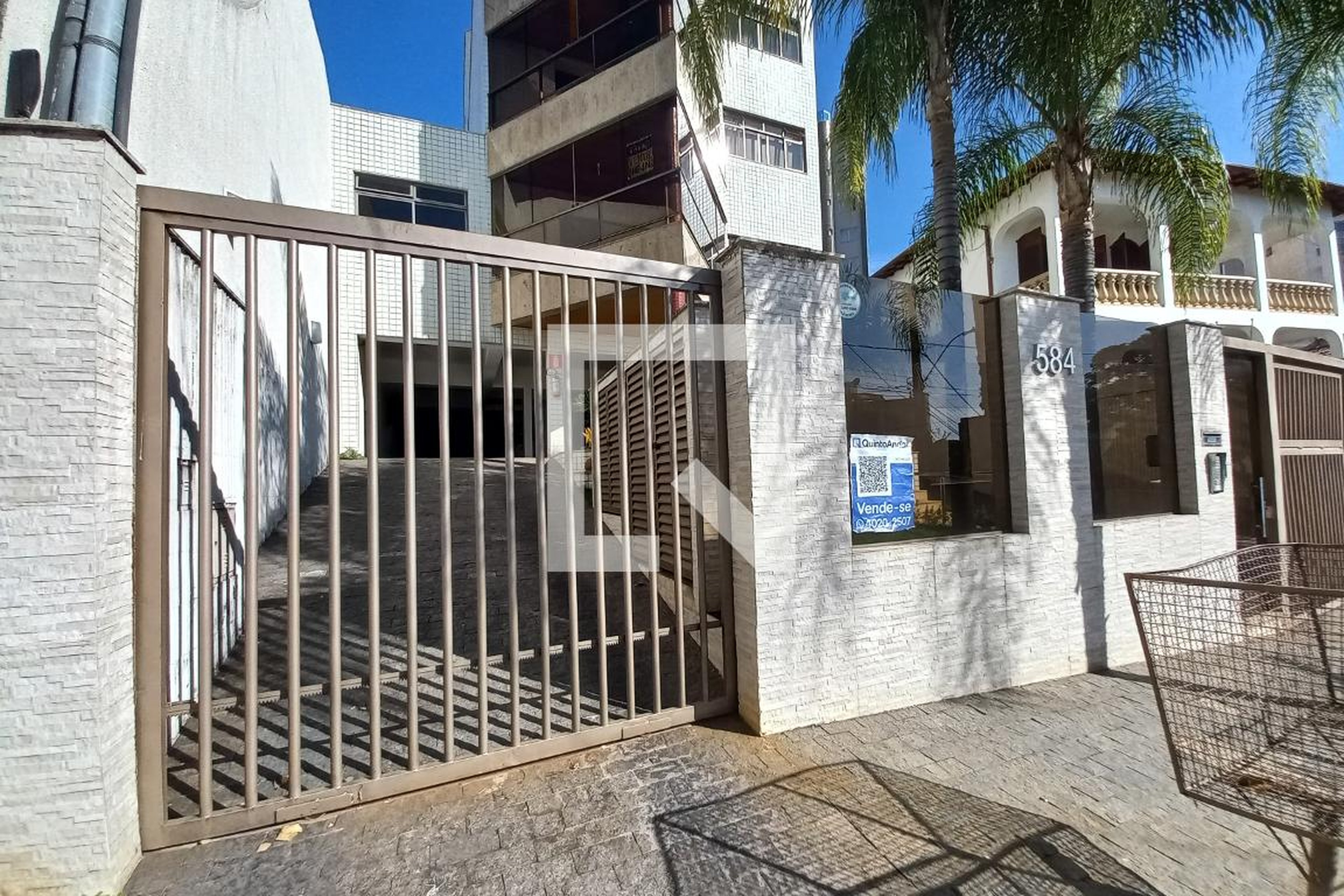 Fachada Condomínio em Rua Desembargador Alarico Barroso, 584