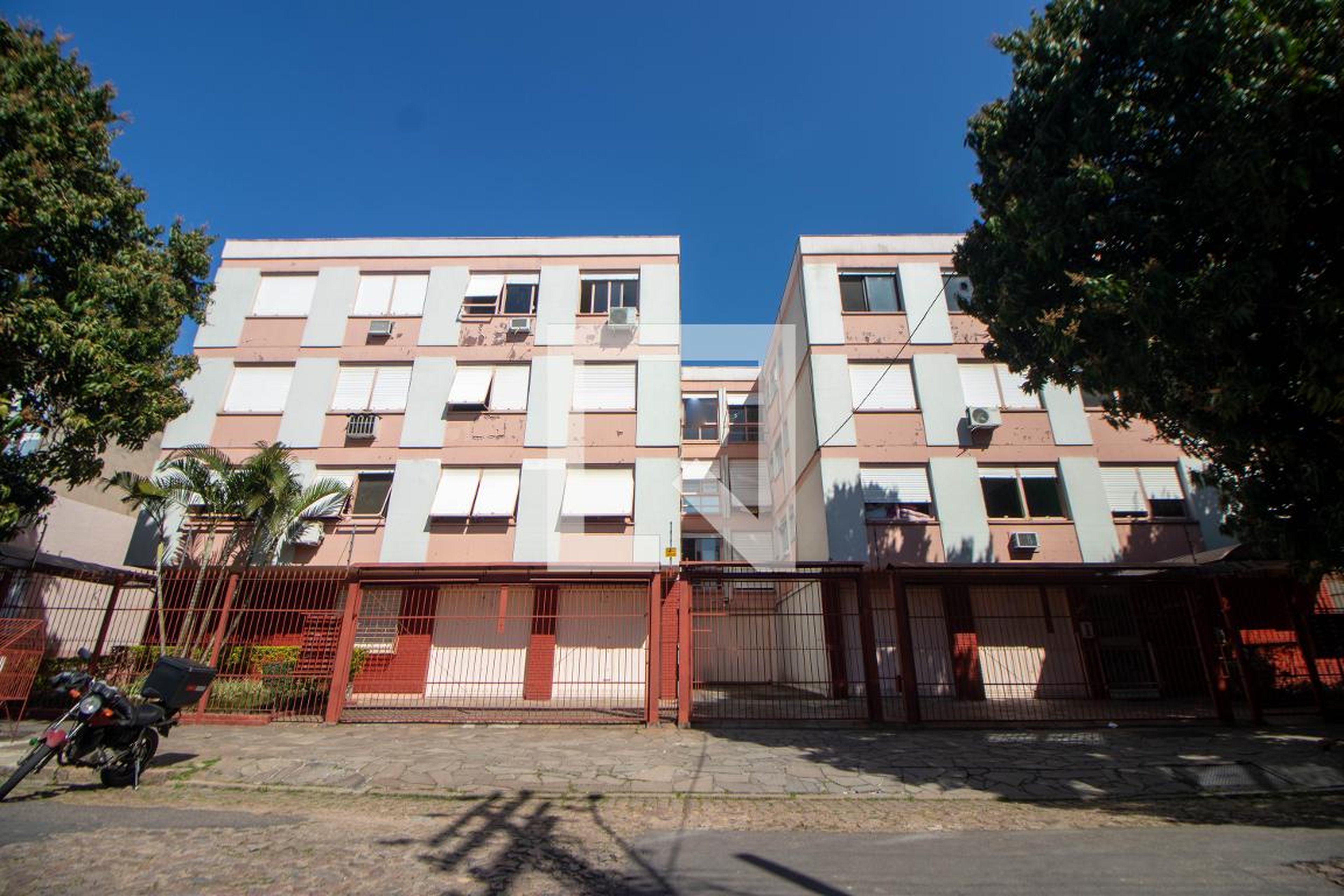 Fachada do Condomínio Condomínio Anacila