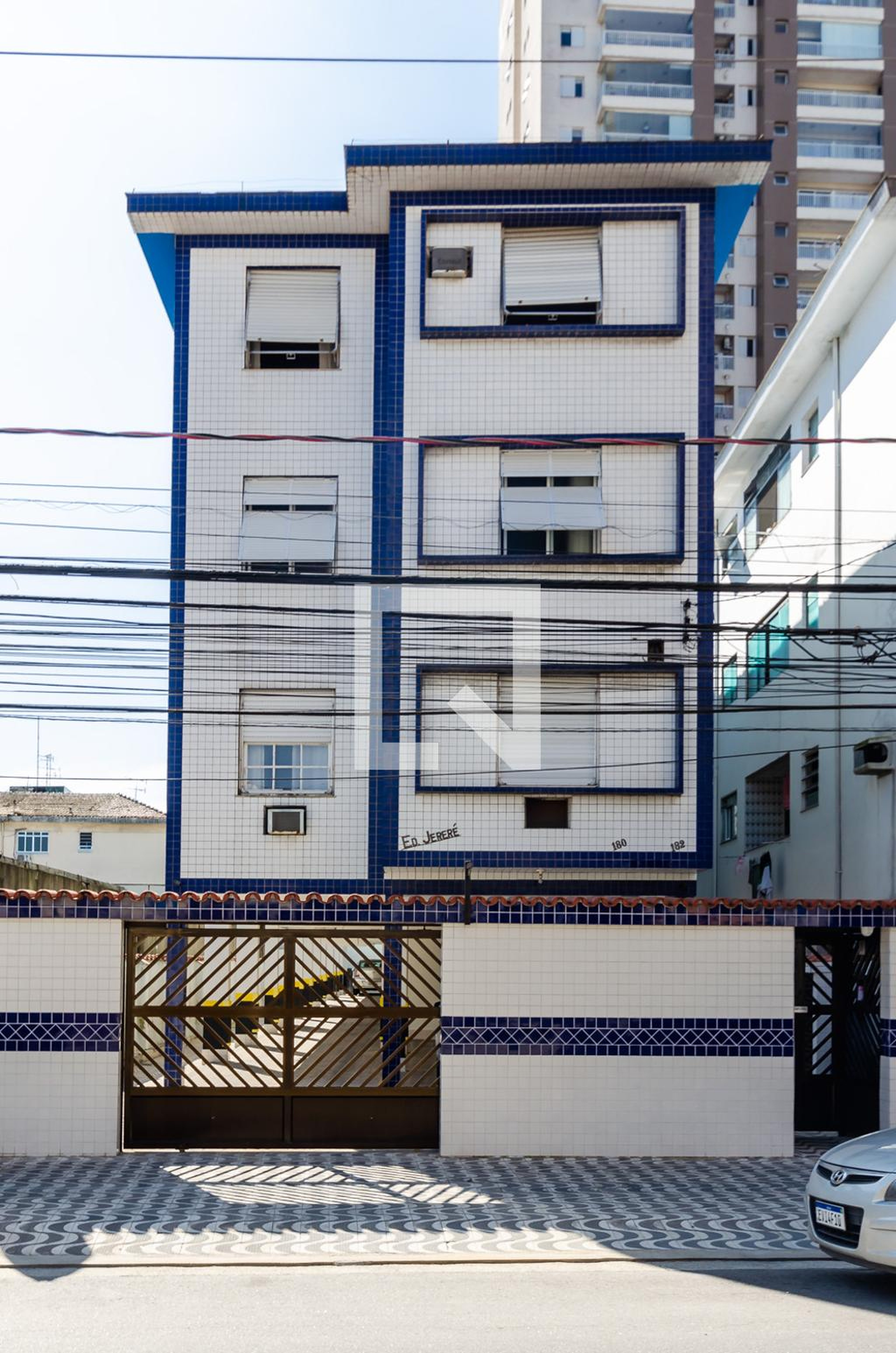 Fachada Condomínio em Rua Barão de Paranapiacaba, 180
