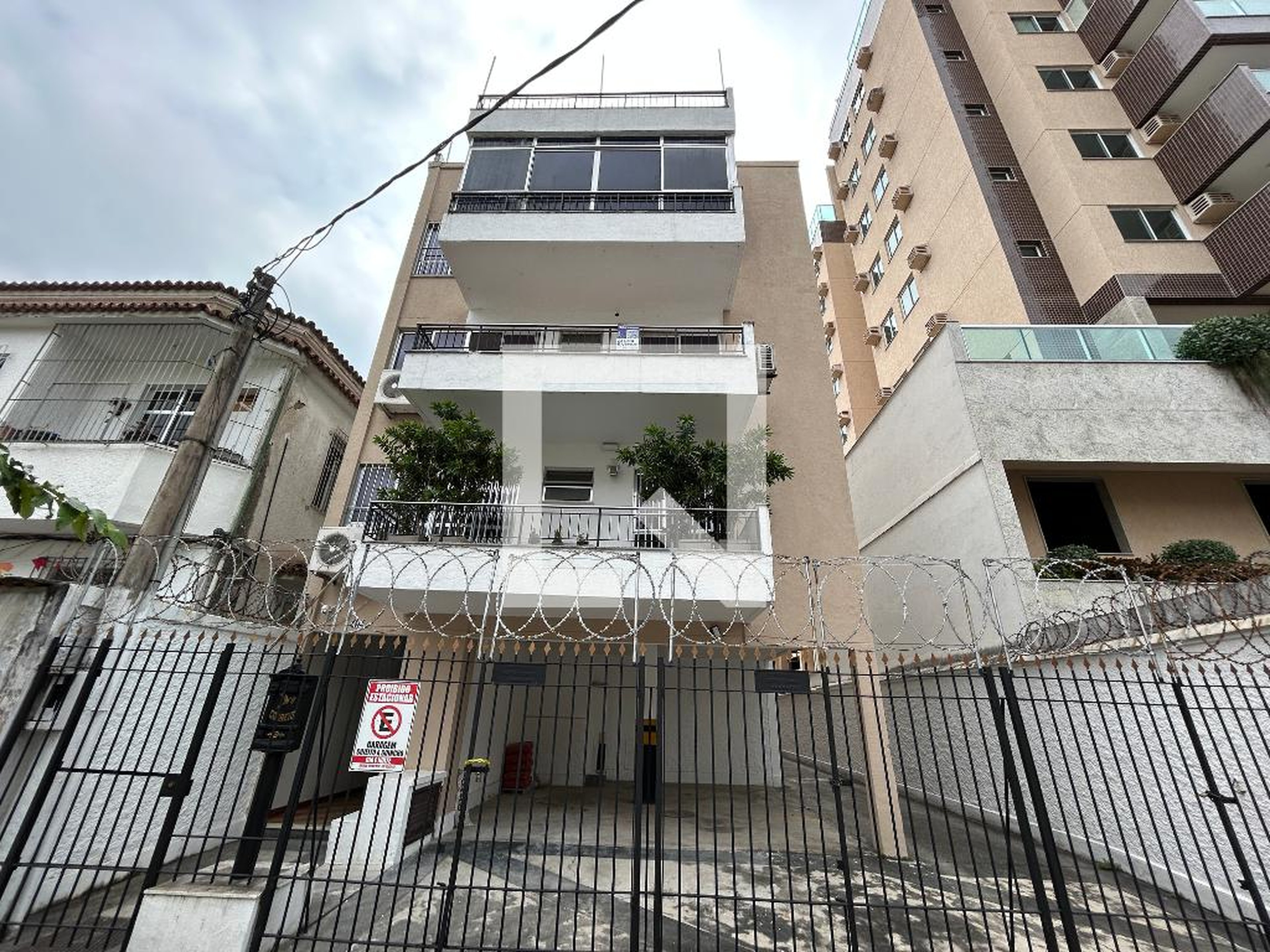 Fachada do Prédio Condomínio em Rua Padre Ildefonso Penalba, 412