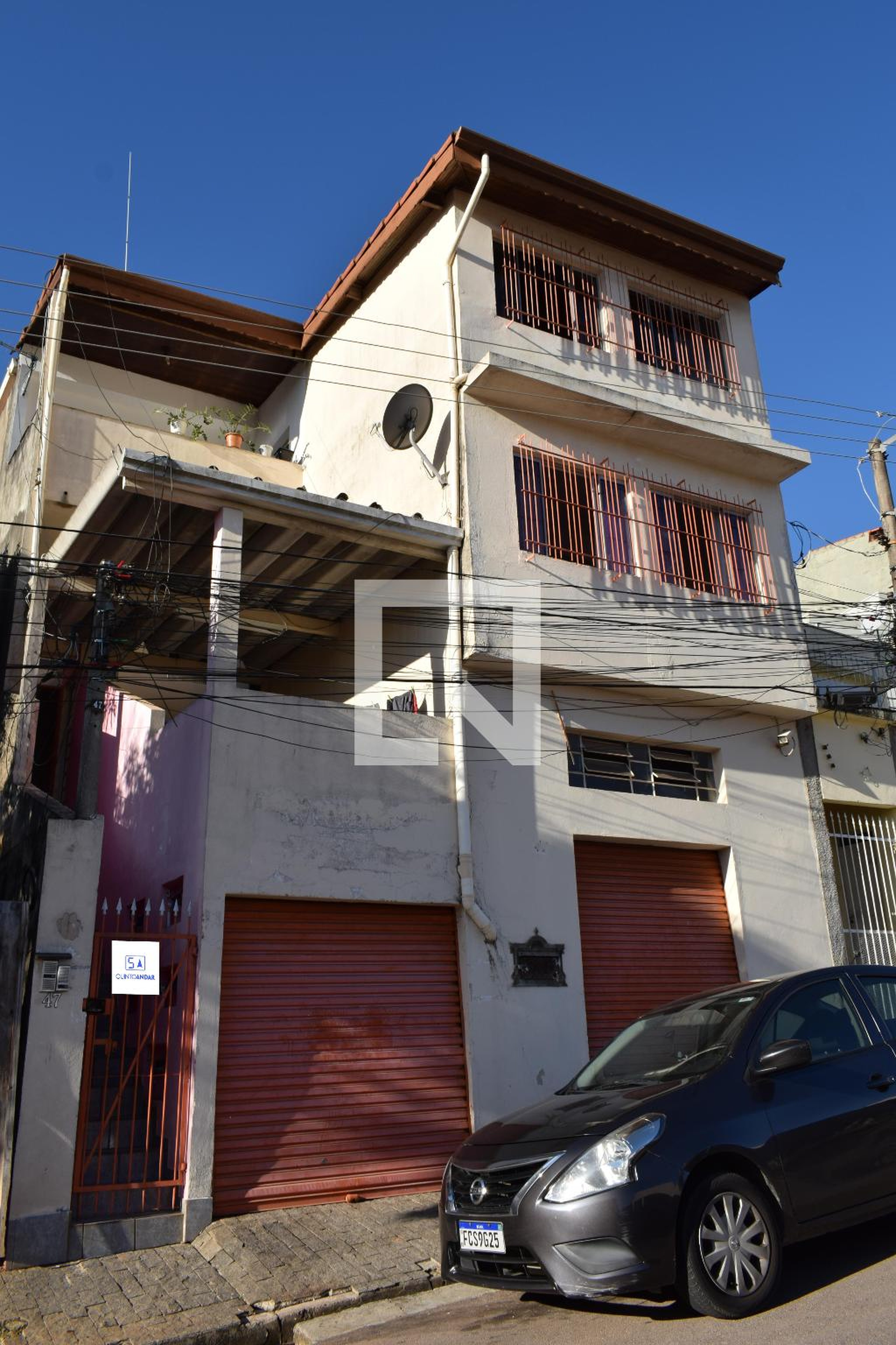 Fachada Condomínio em Rua Leoneto Carletti, 73