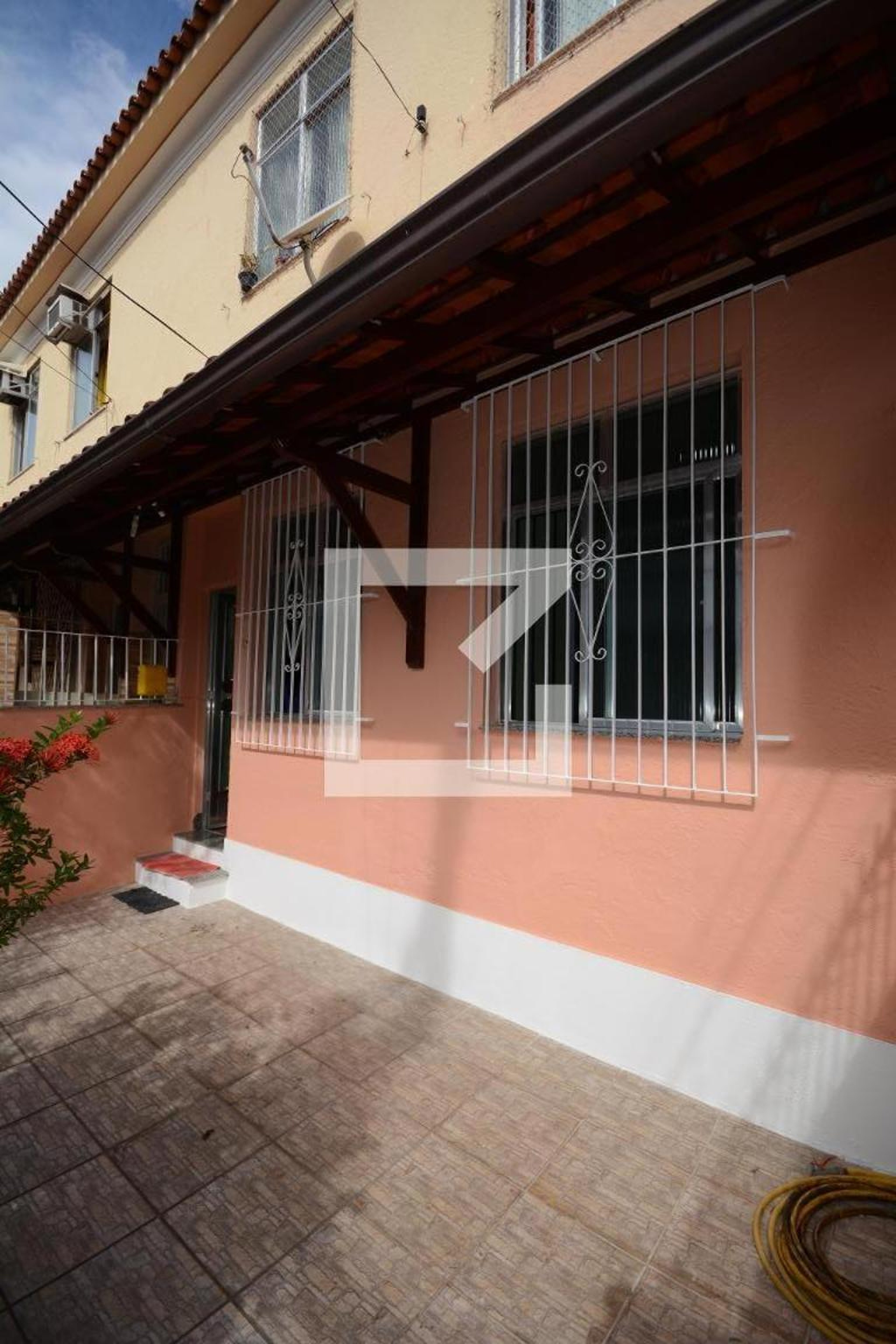 Fachada Condomínio em Travessa Carlos Xavier, 25