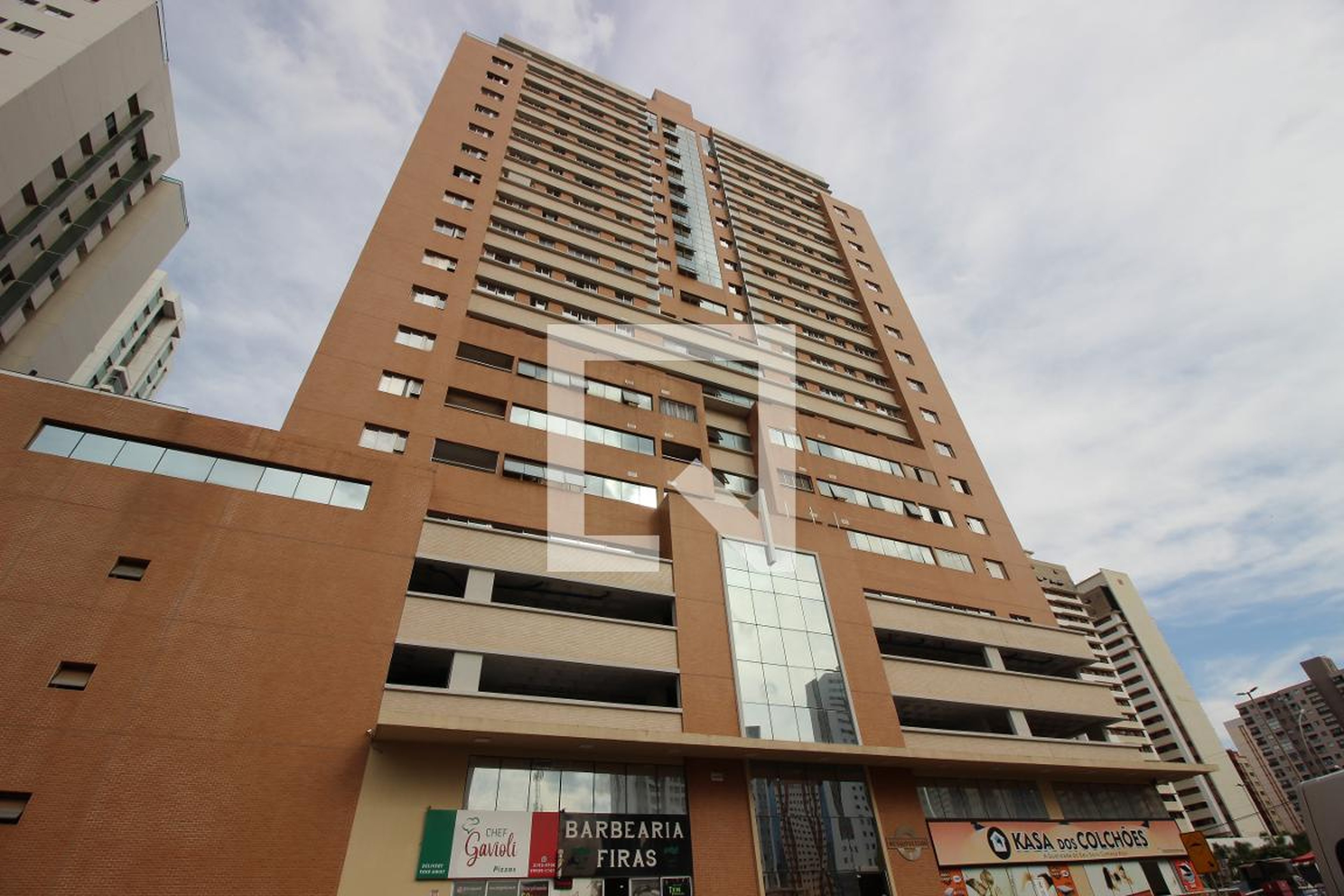 Fachada Condomínio em Rua das Pitangueiras, 10