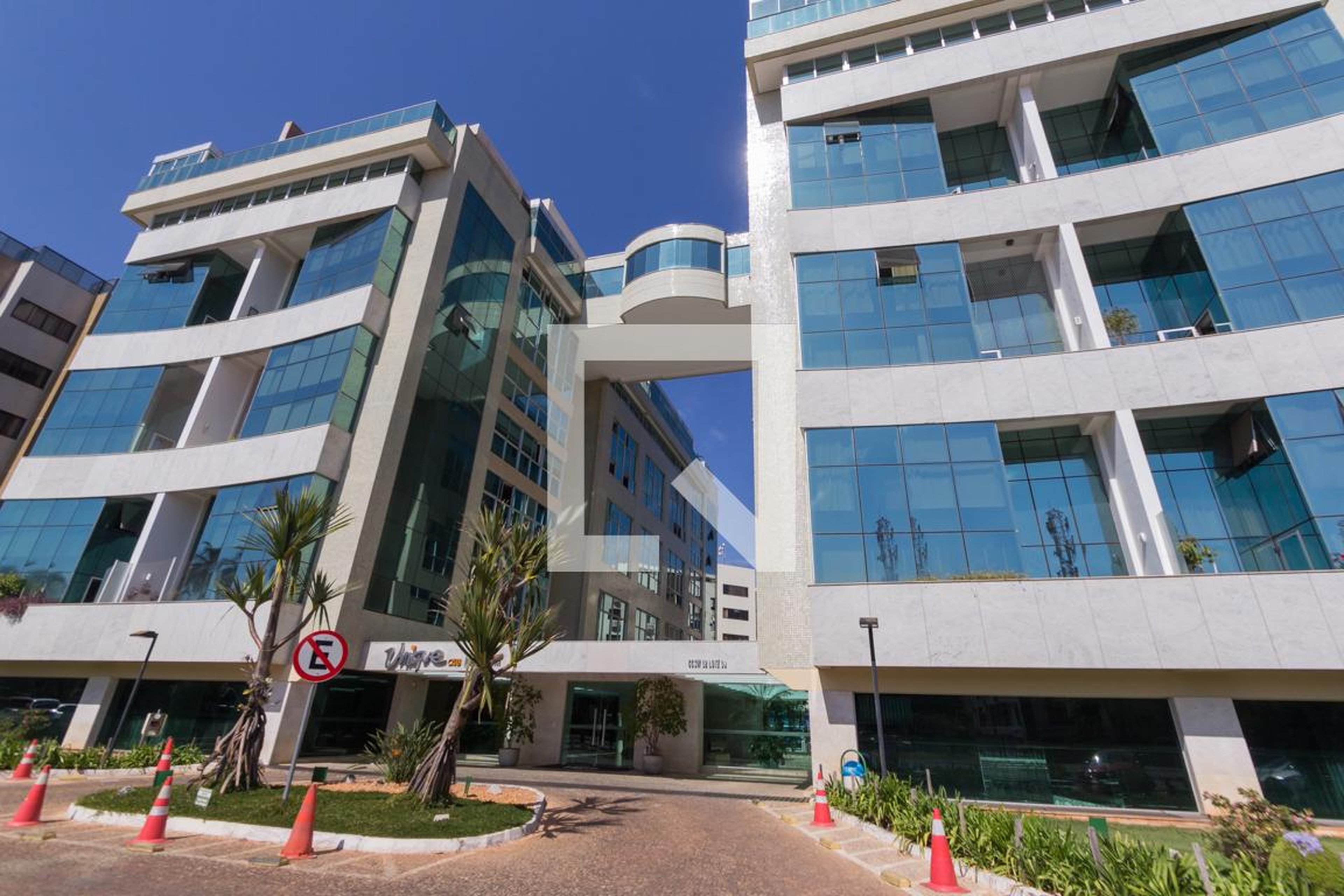 Fachada Condomínio em  Ccsw, 3