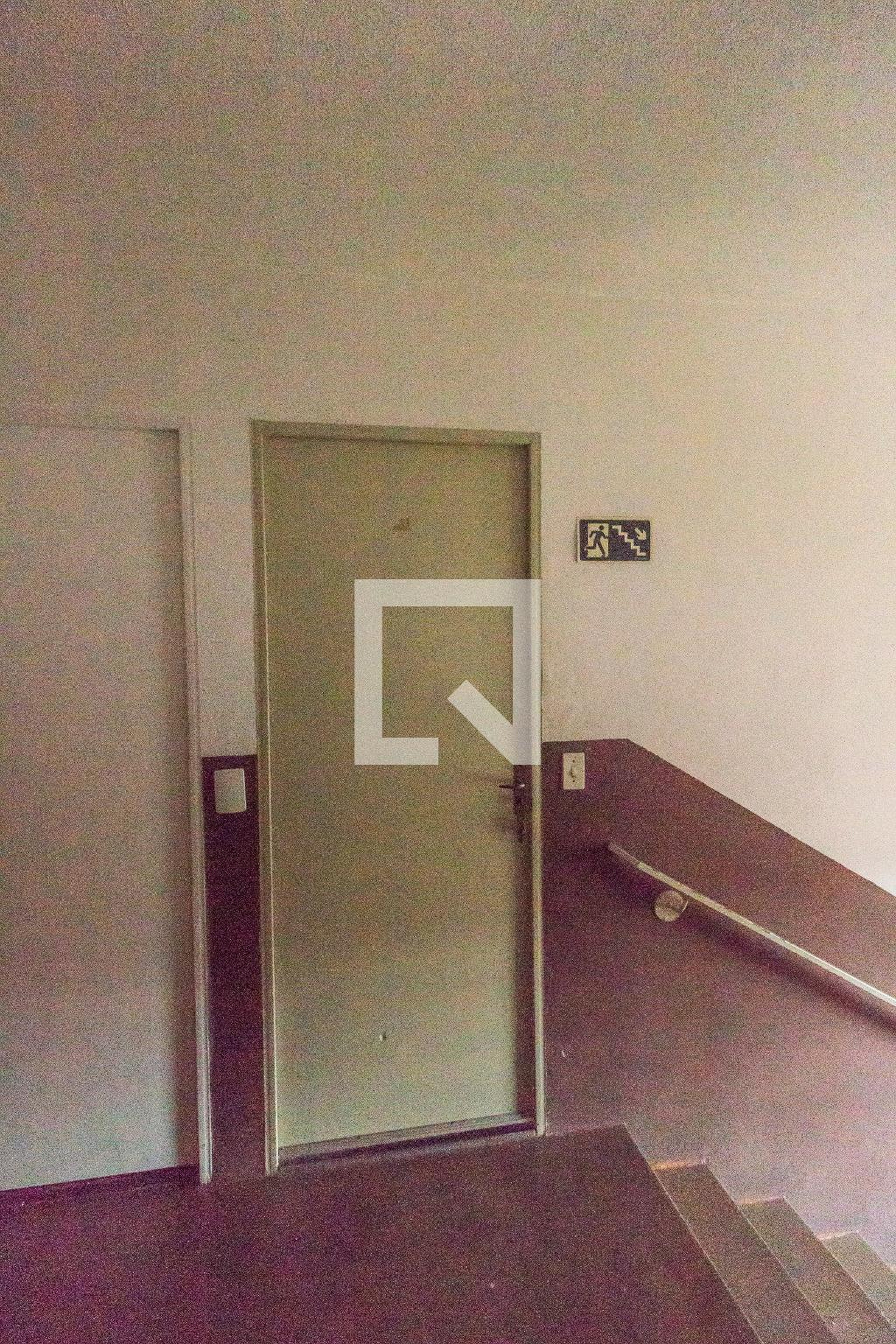 Entrada Condomínio em Rua Pôrto Alegre, 194