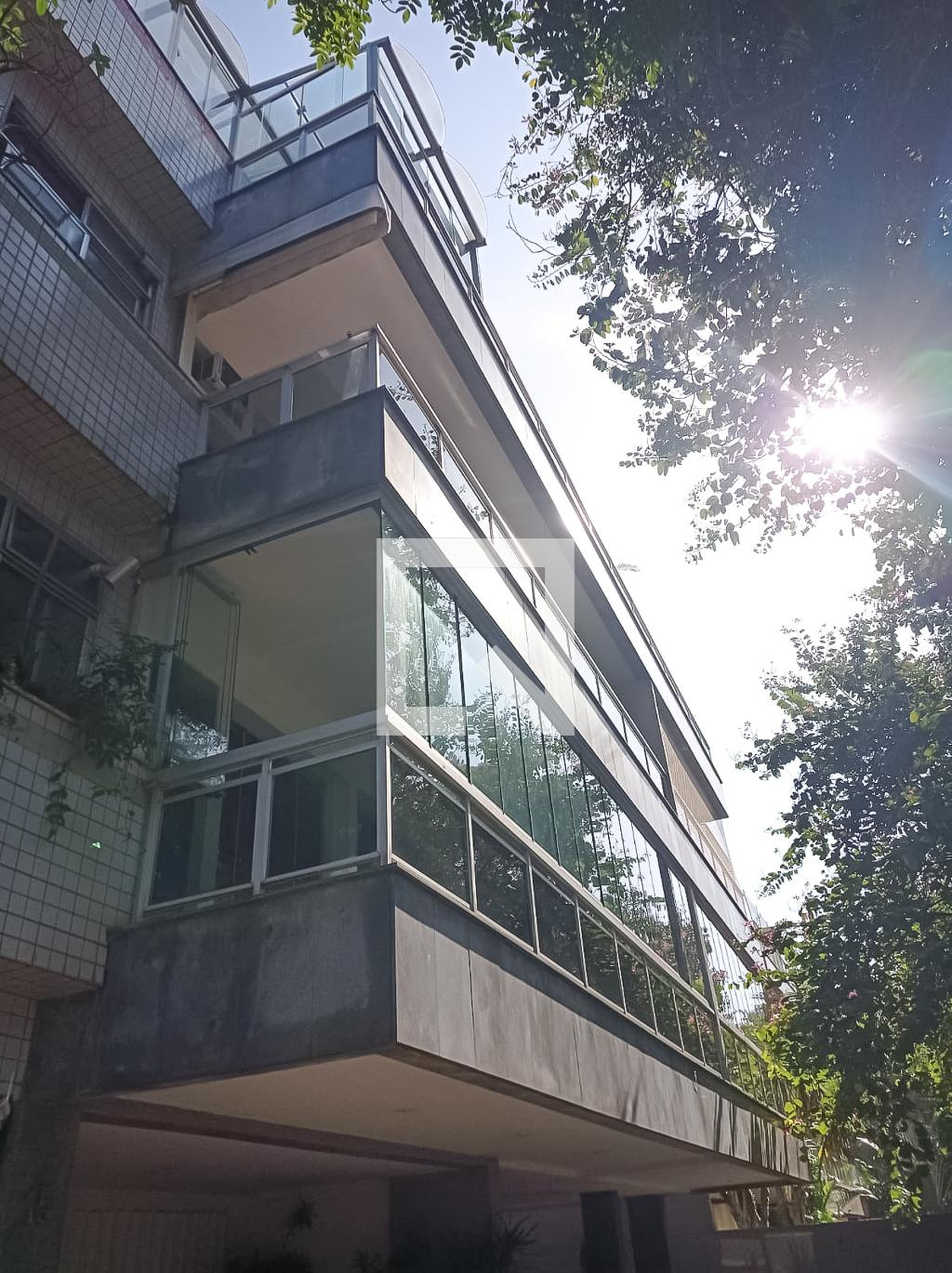 Fachada Condomínio em Rua Aldo Bonadei, 15