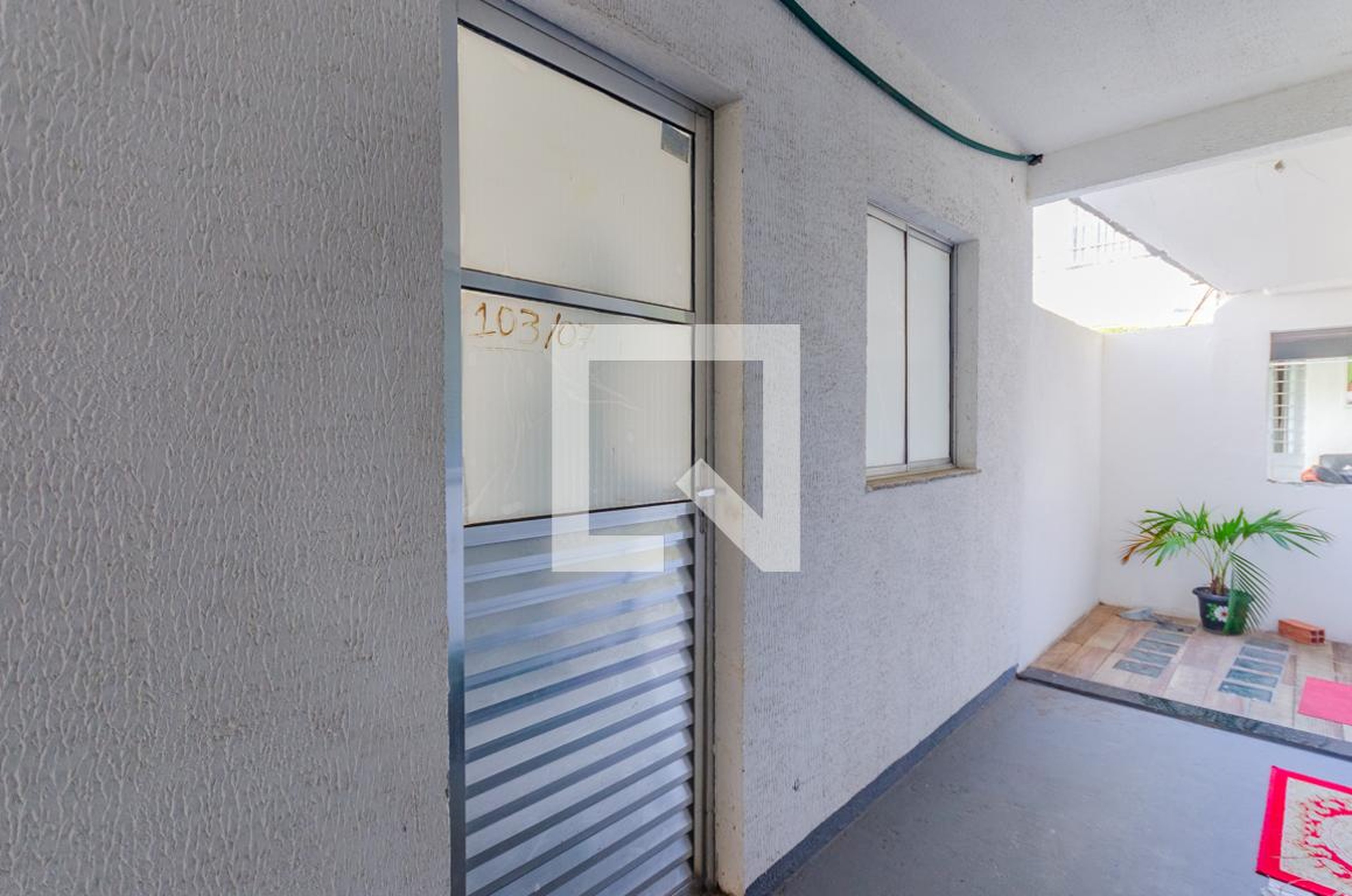 Entrada Condomínio em Rua Monsenhor Rubéns Mesquita, 2