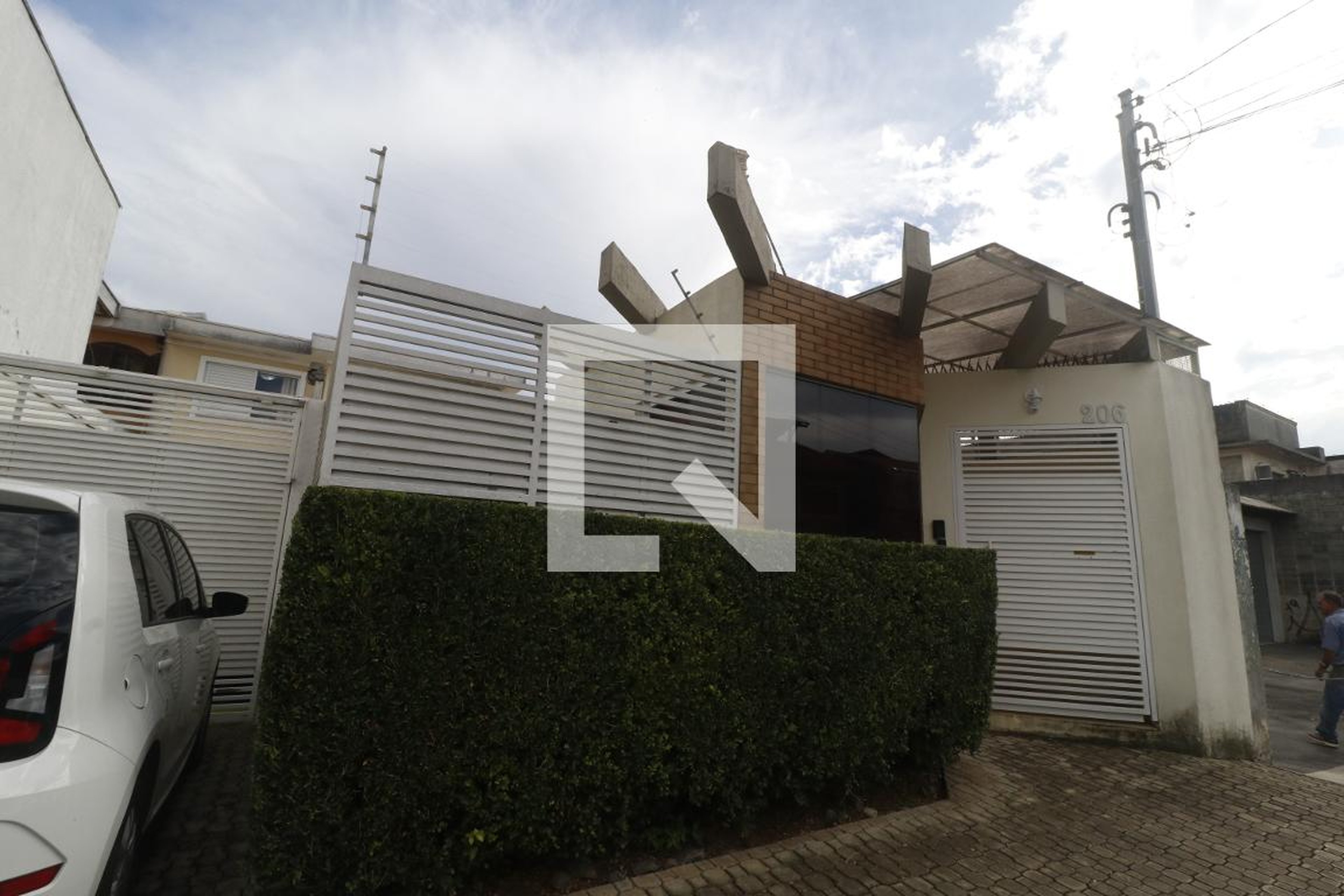 Fachada do Condomínio Condomínio em Rua Jurupeba, 206