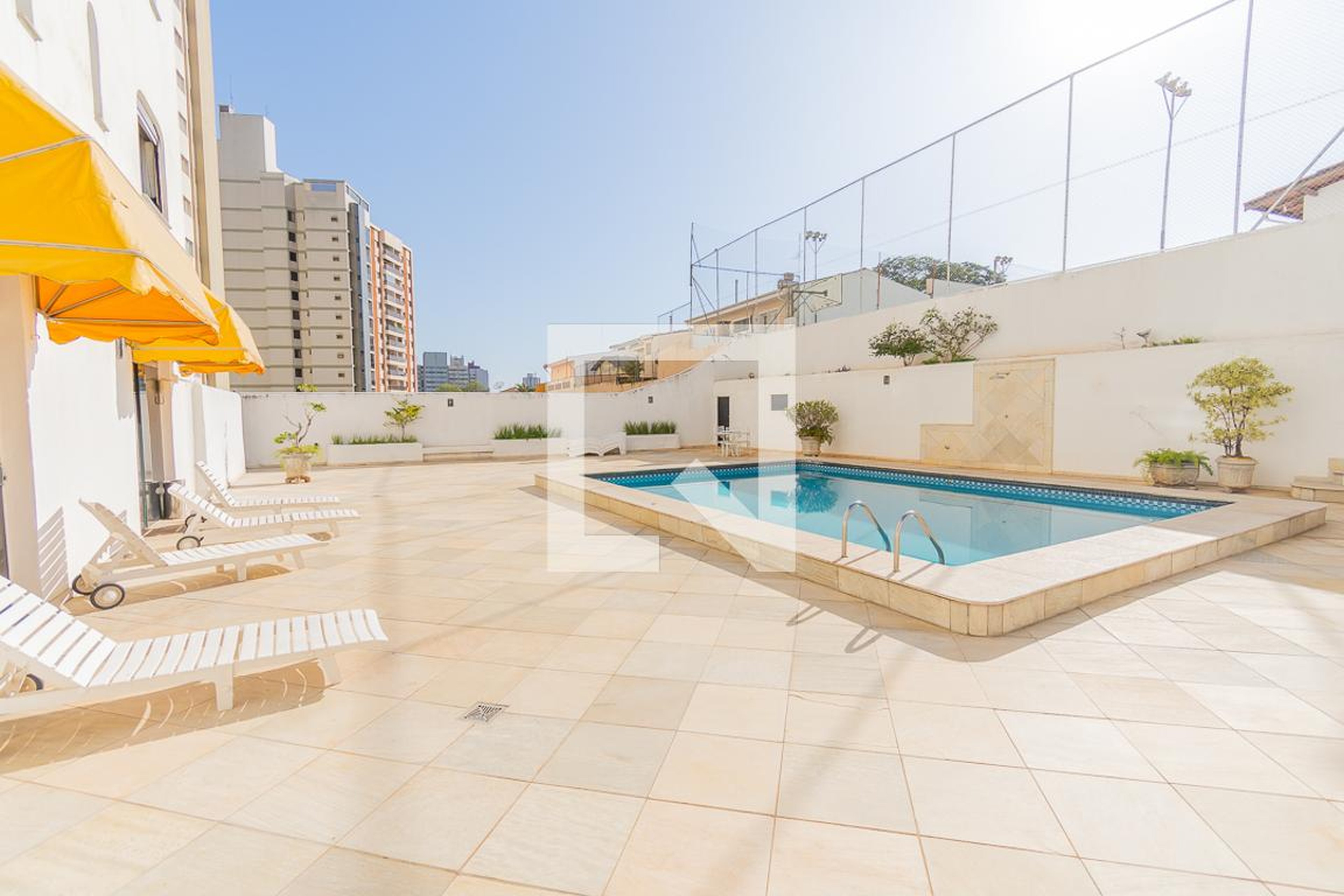 Piscina - Pedra Amarela