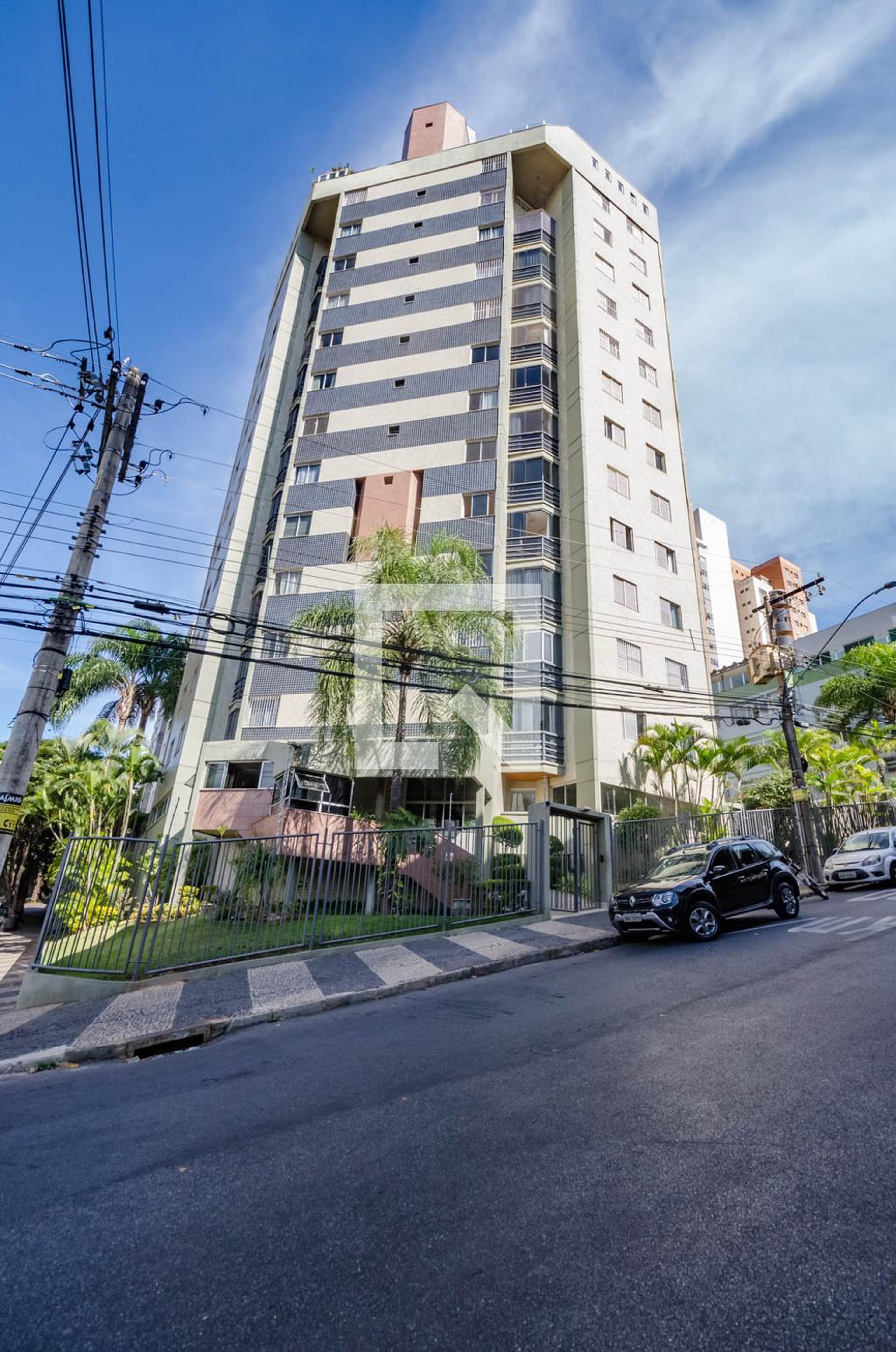 Fachada Condomínio Luxemburgo Village