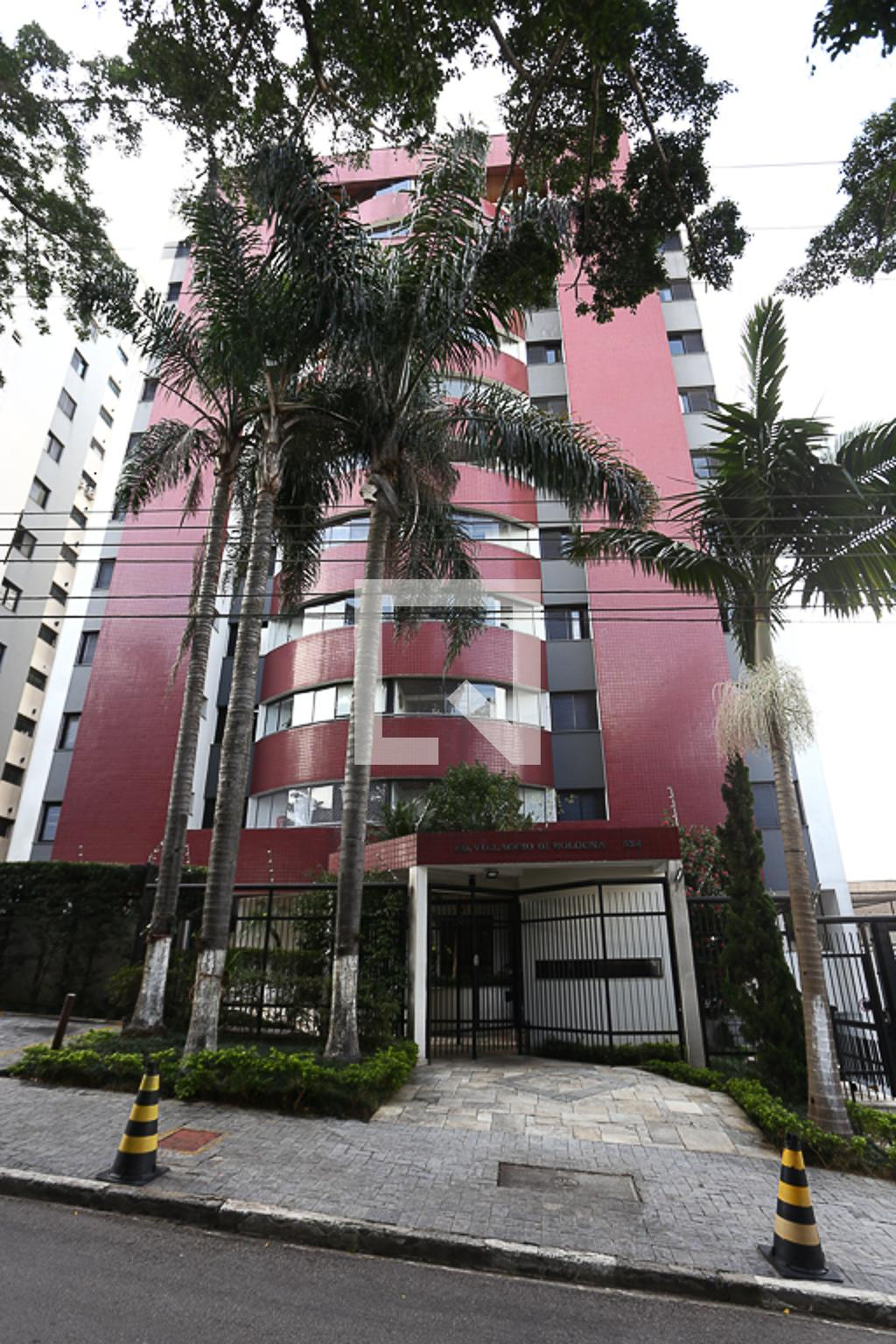 Fachada do Condomínio Edifício Villaggio Di Bologna