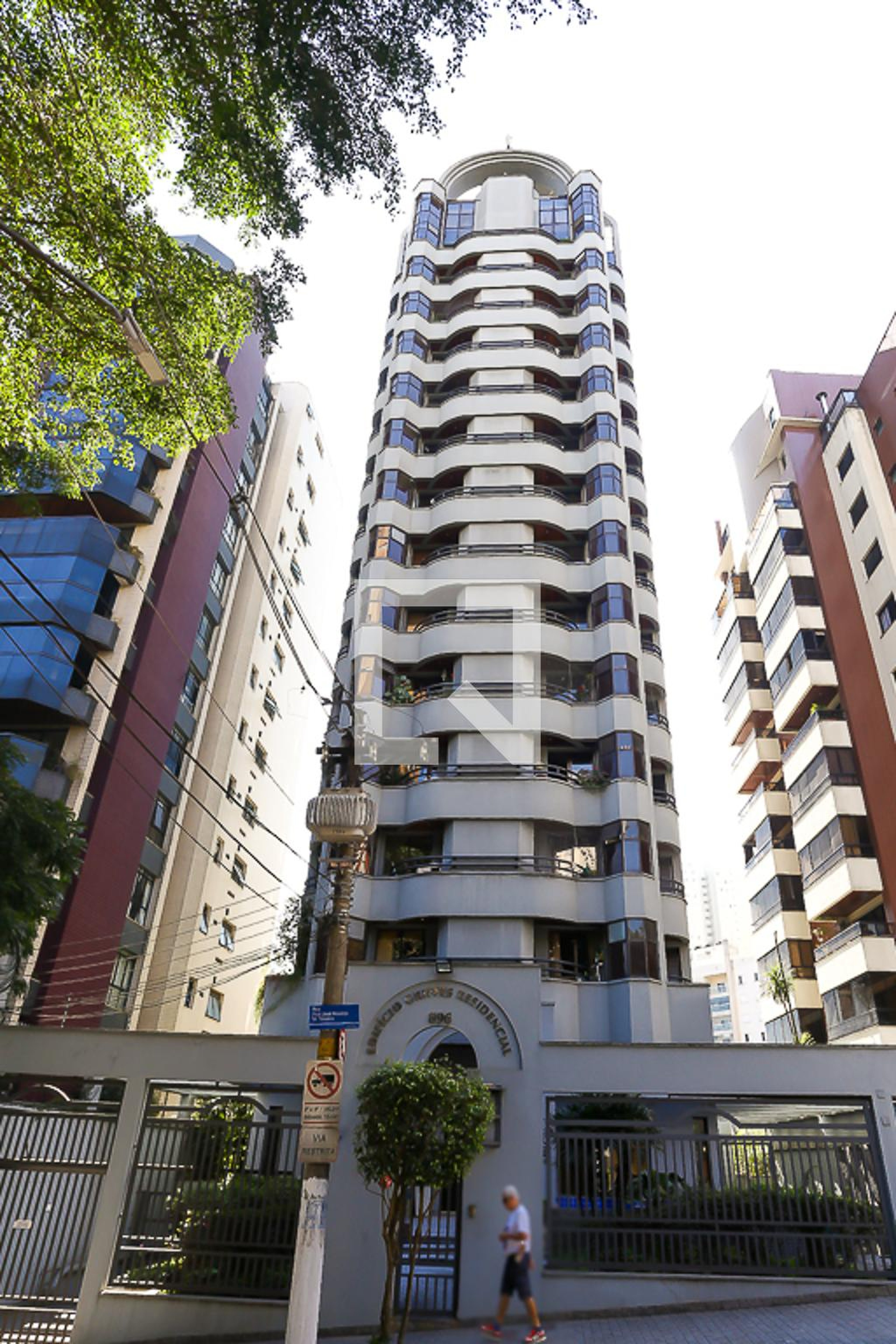 Fachada do Condomínio Condomínio Griffes Residence