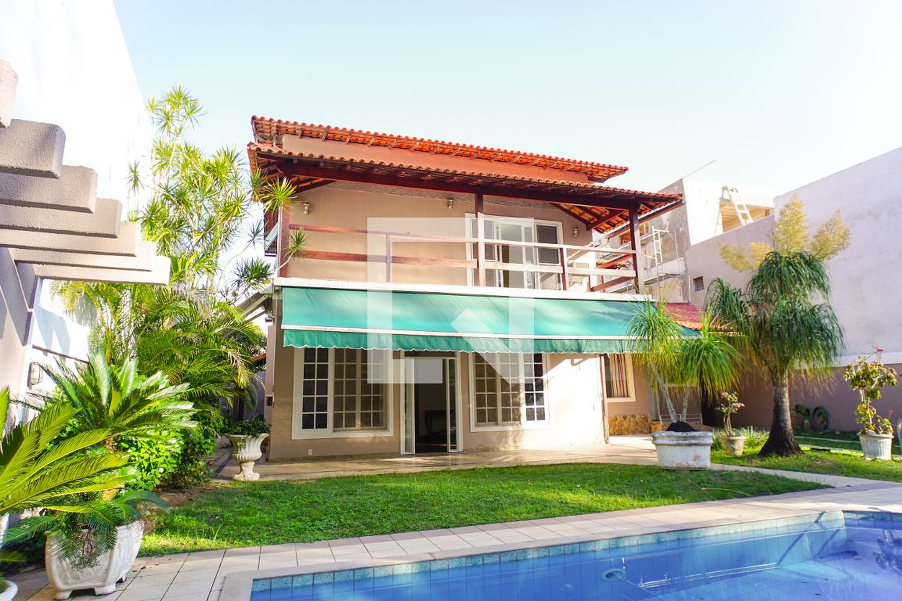 Fachada Condomínio em Rua Pio Borges de Castro, 580