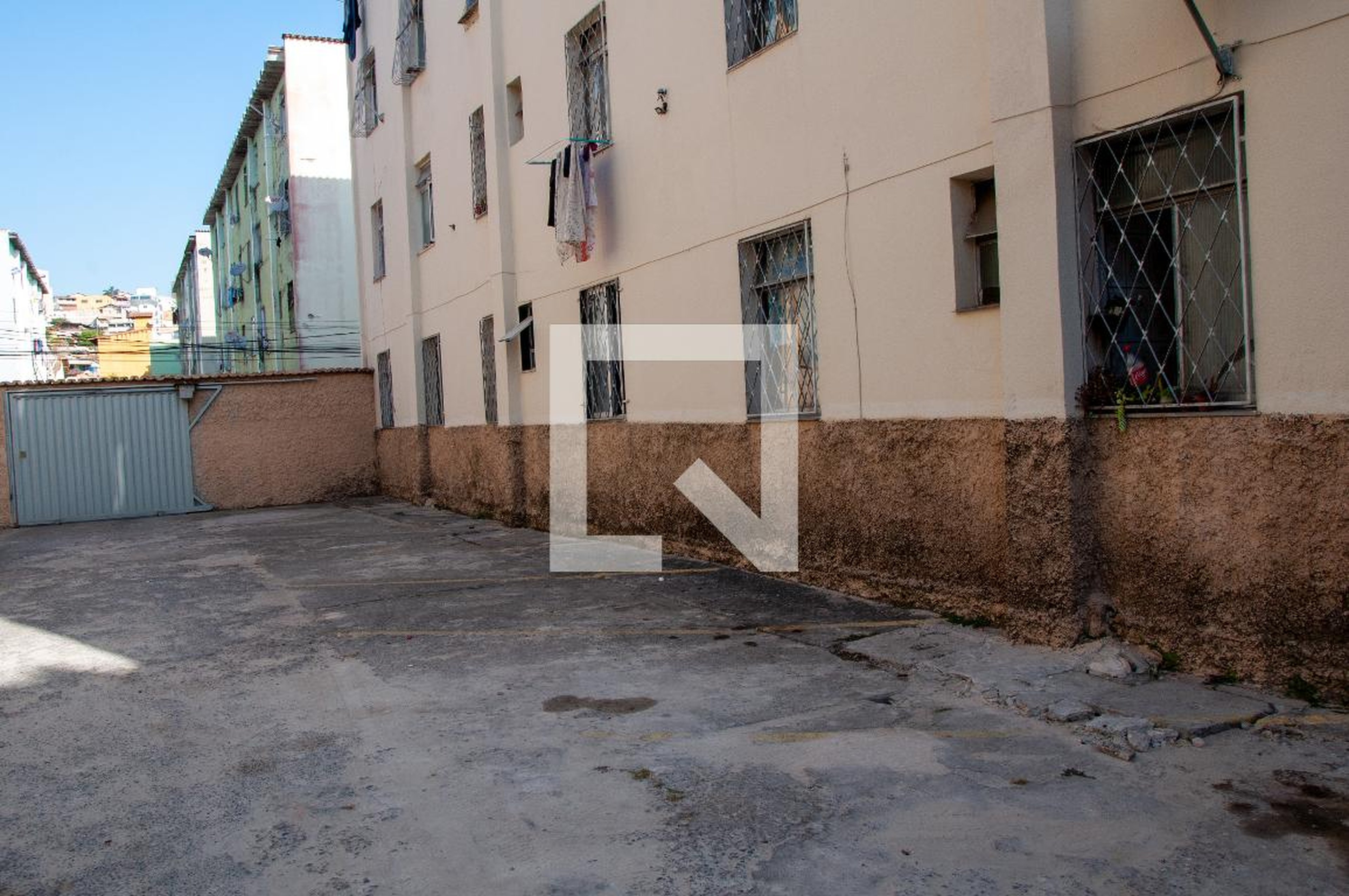 Fachada Condomínio em Rua Dorinato Lima, 555