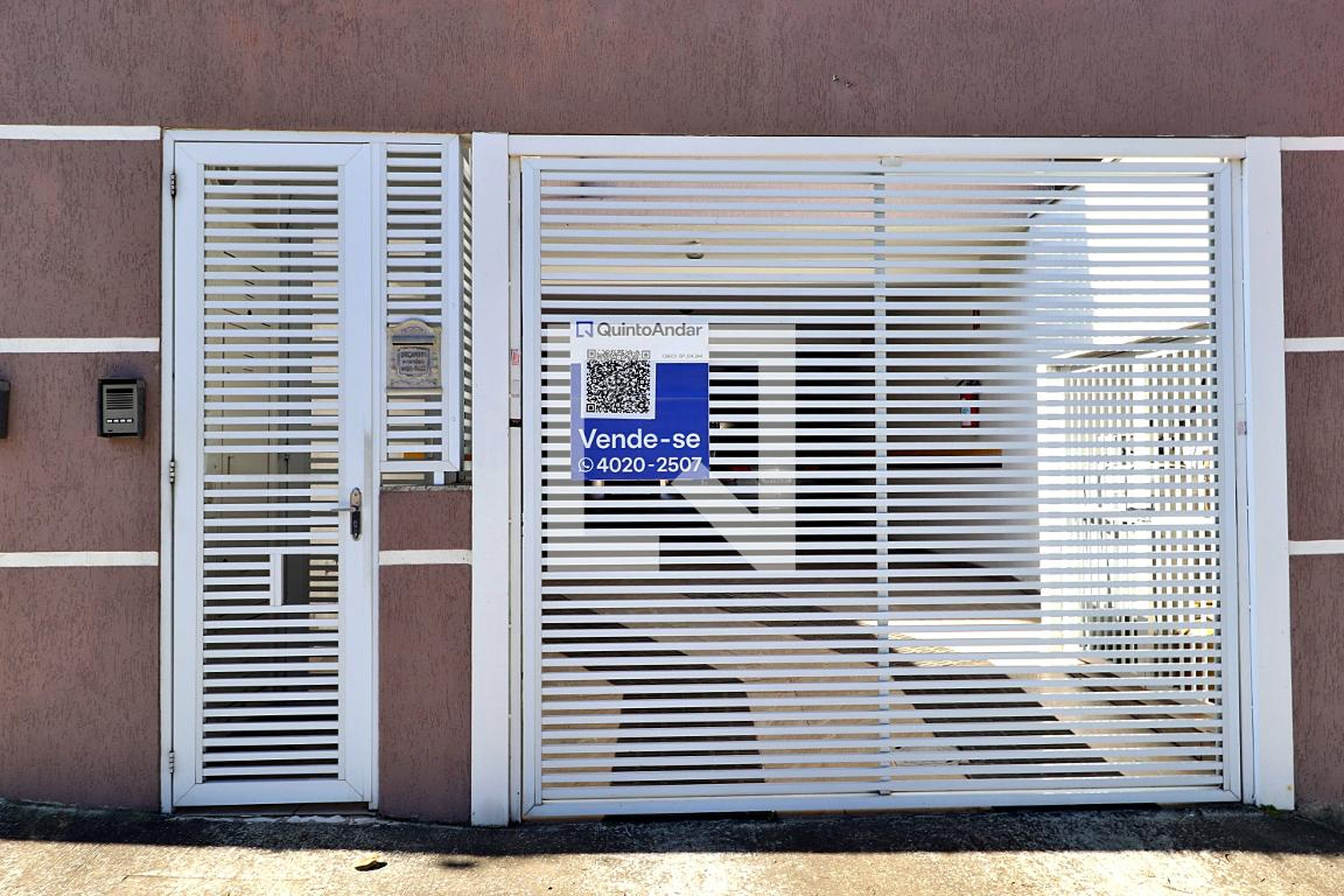 Fachada Condomínio em Rua Clélia, 463