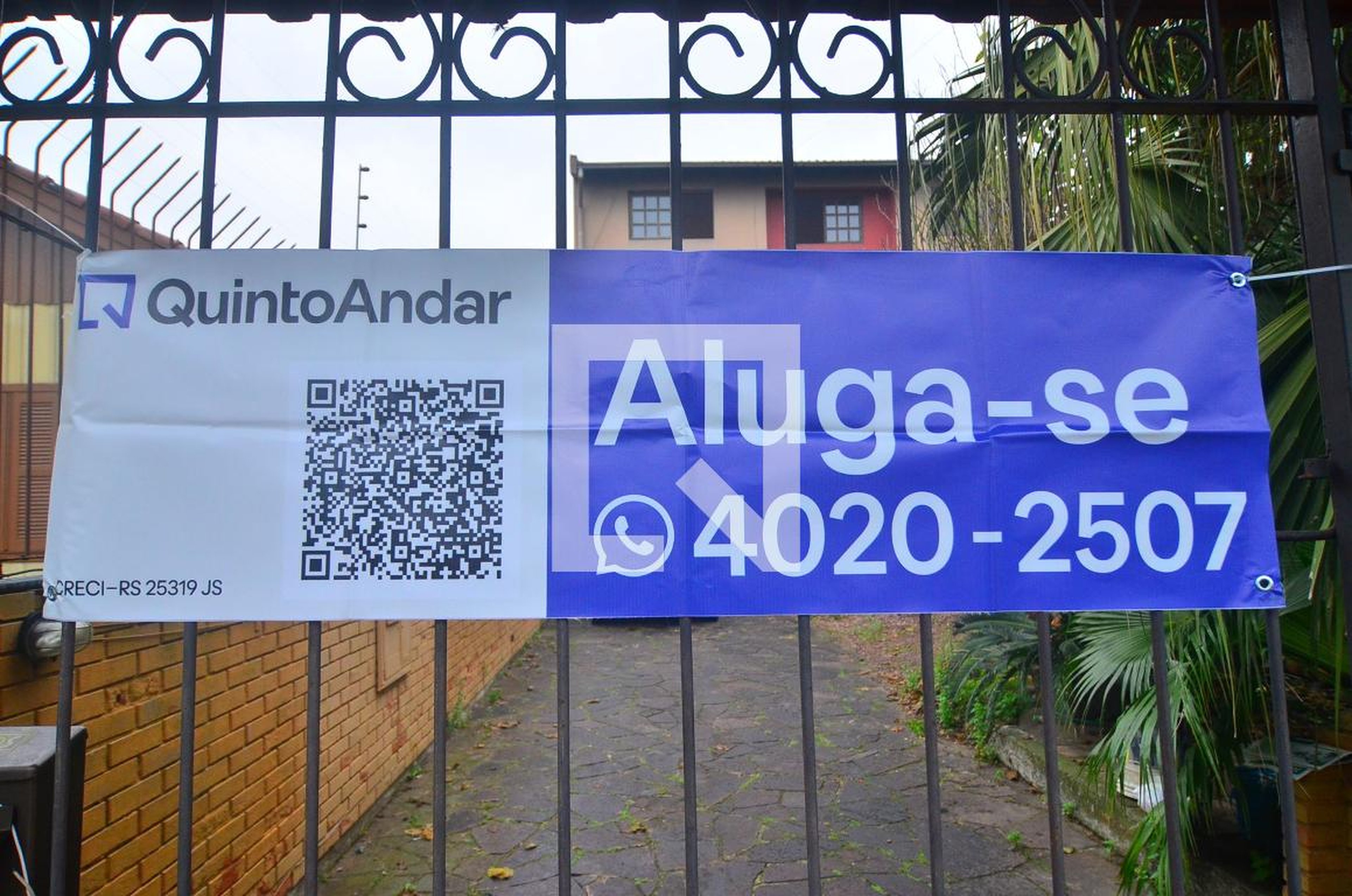 Fachada Condomínio em Rua Antônio Ficagna, 716