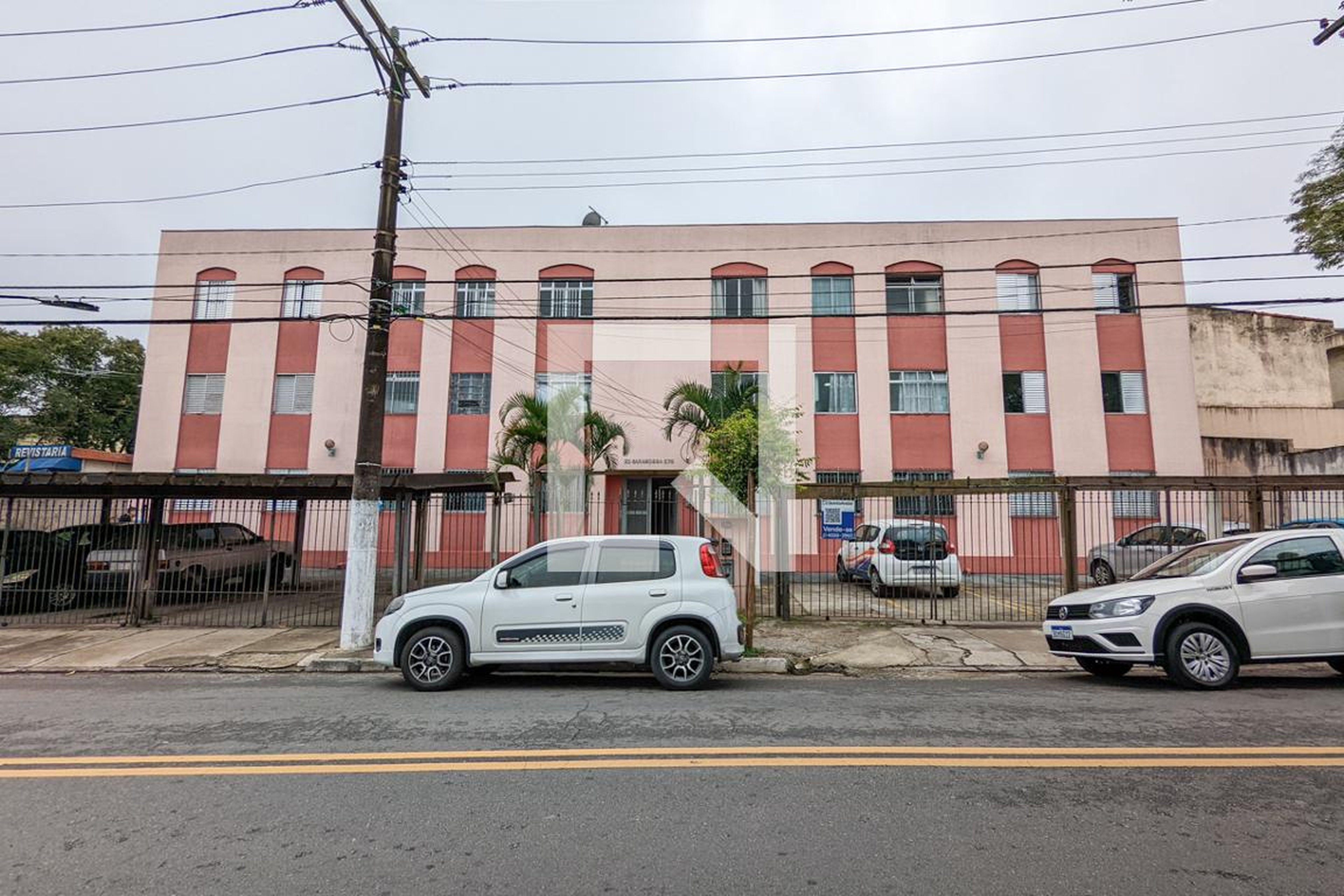 Fachada Condomínio em Rua Waldemar Martins Ferreira, 570