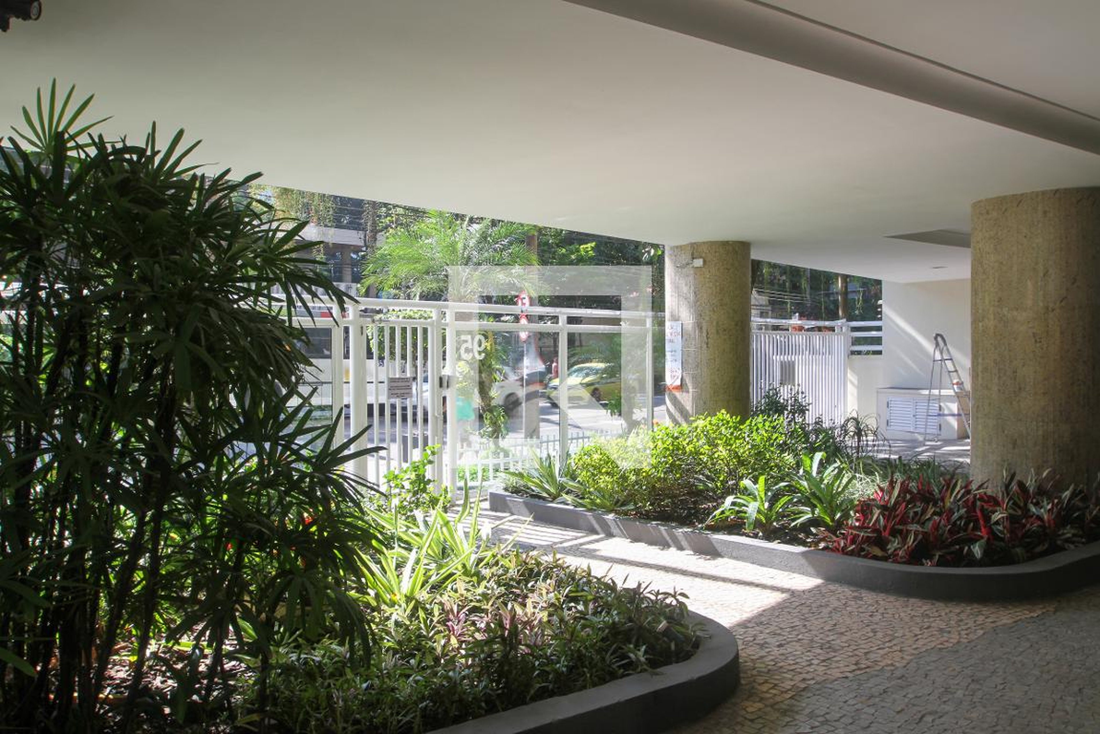 Entrada do Prédio Condomínio em Rua Marquês de São Vicente, 95, 701