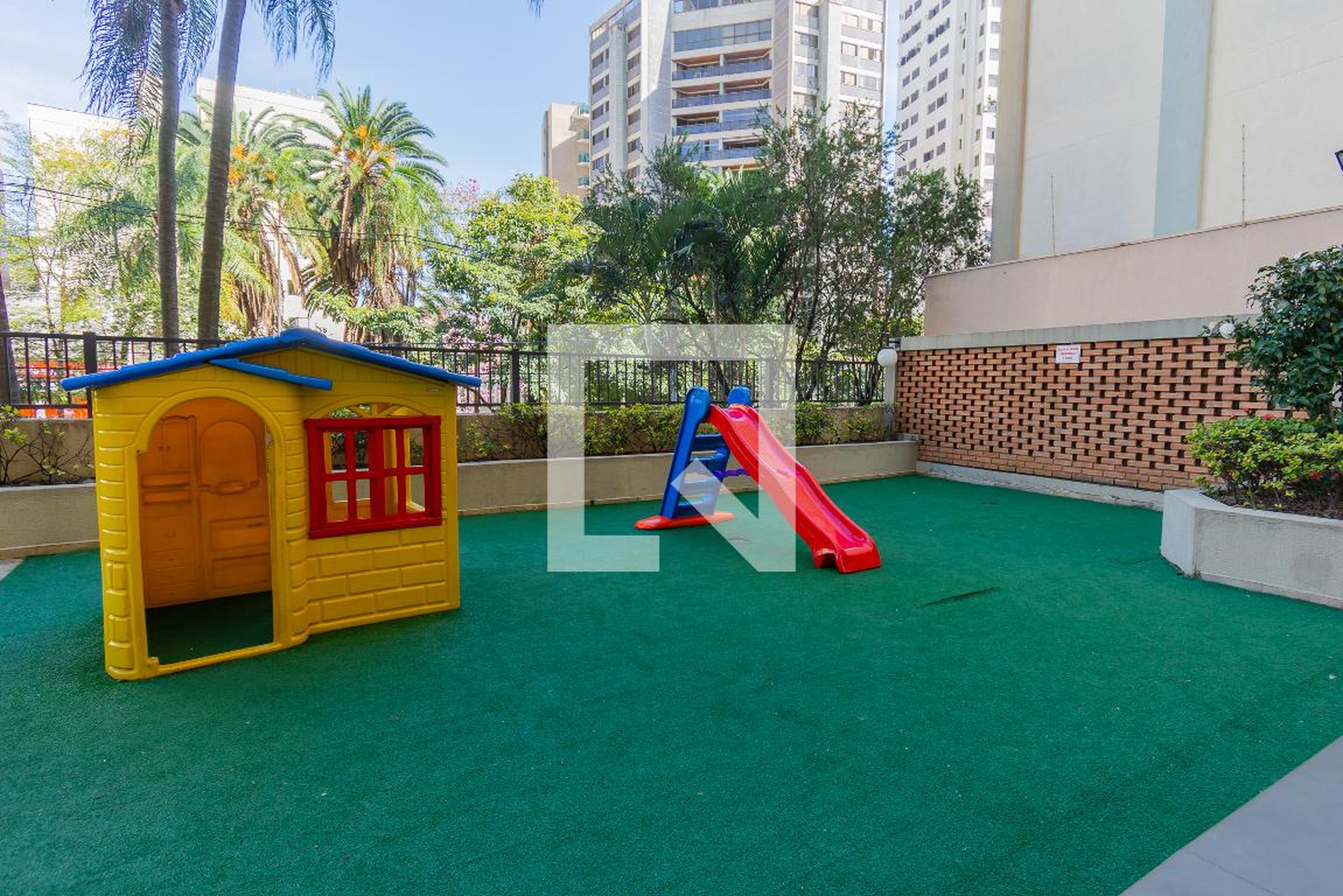 Playground - Vila Romana