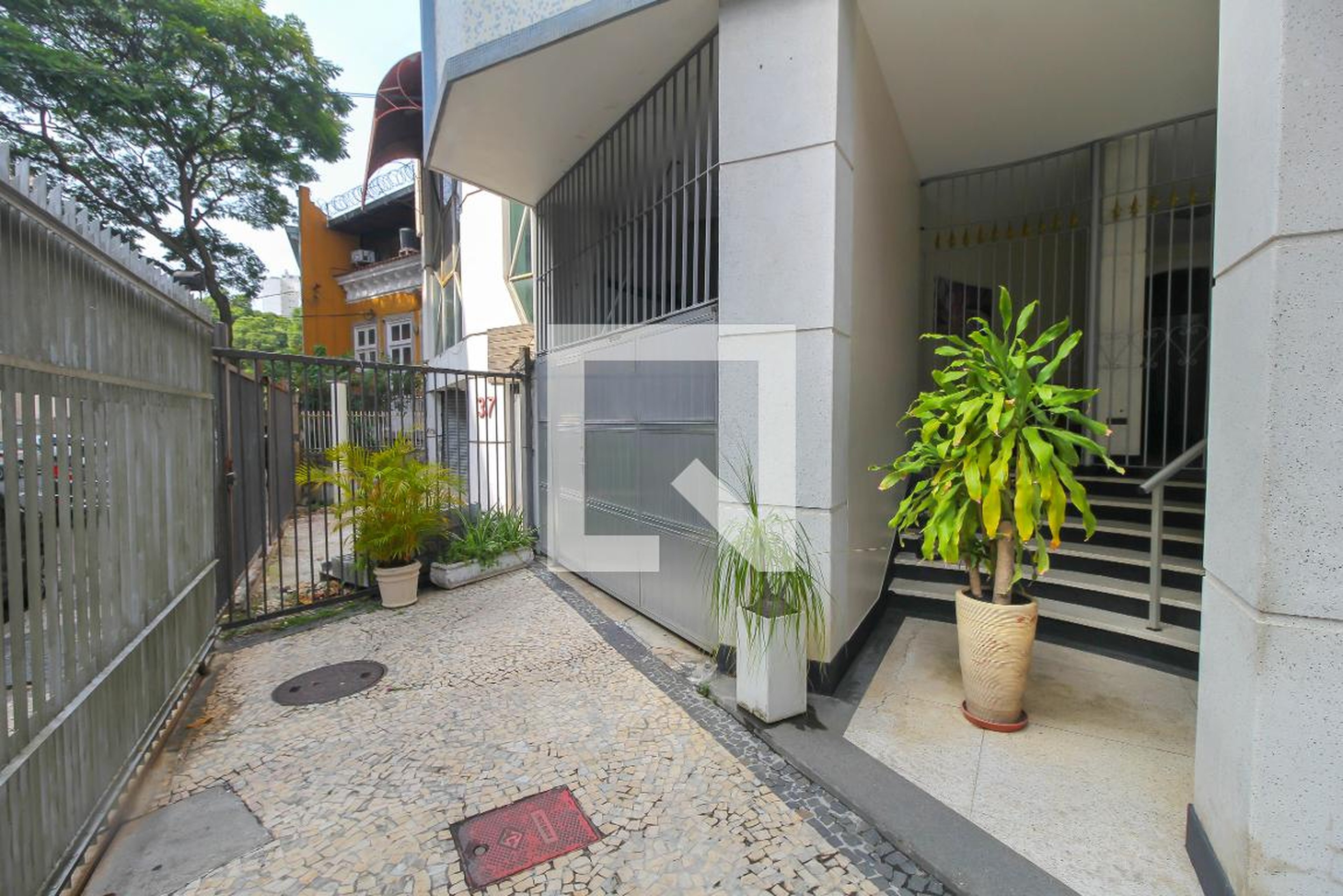 Área Externa - Edifício Esteves Junior