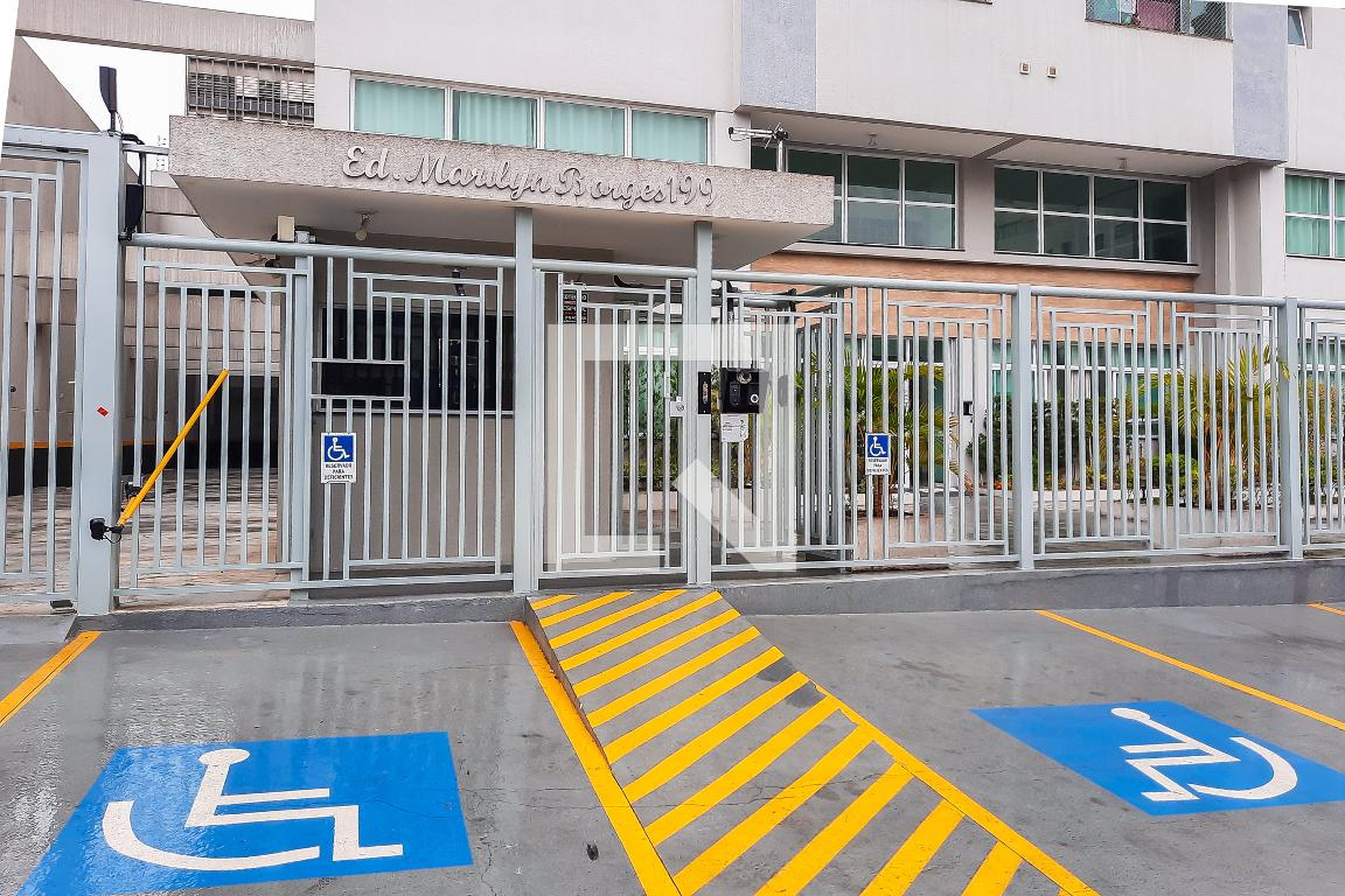 Fachada do Condomínio Edifício Marilyn Borges