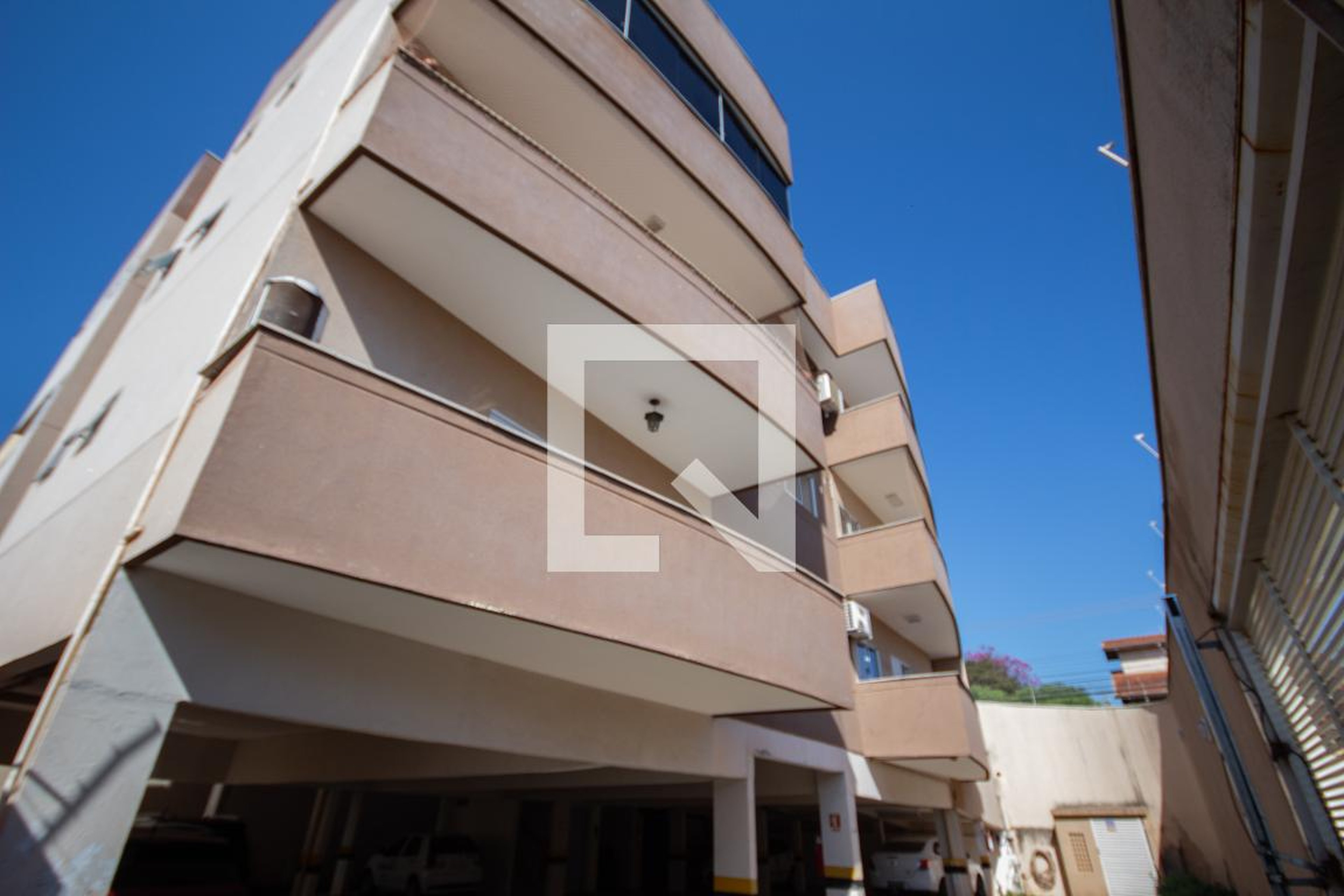 Fachada do Prédio Condomínio em Rua Teresa Cristina, 2335