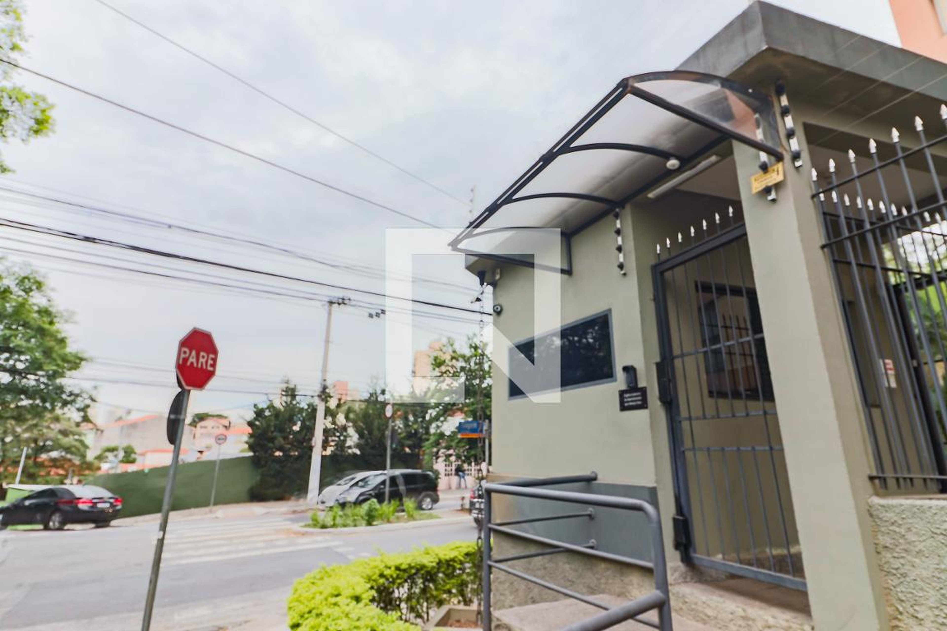 Fachada do Condomínio Condomínio Andirá