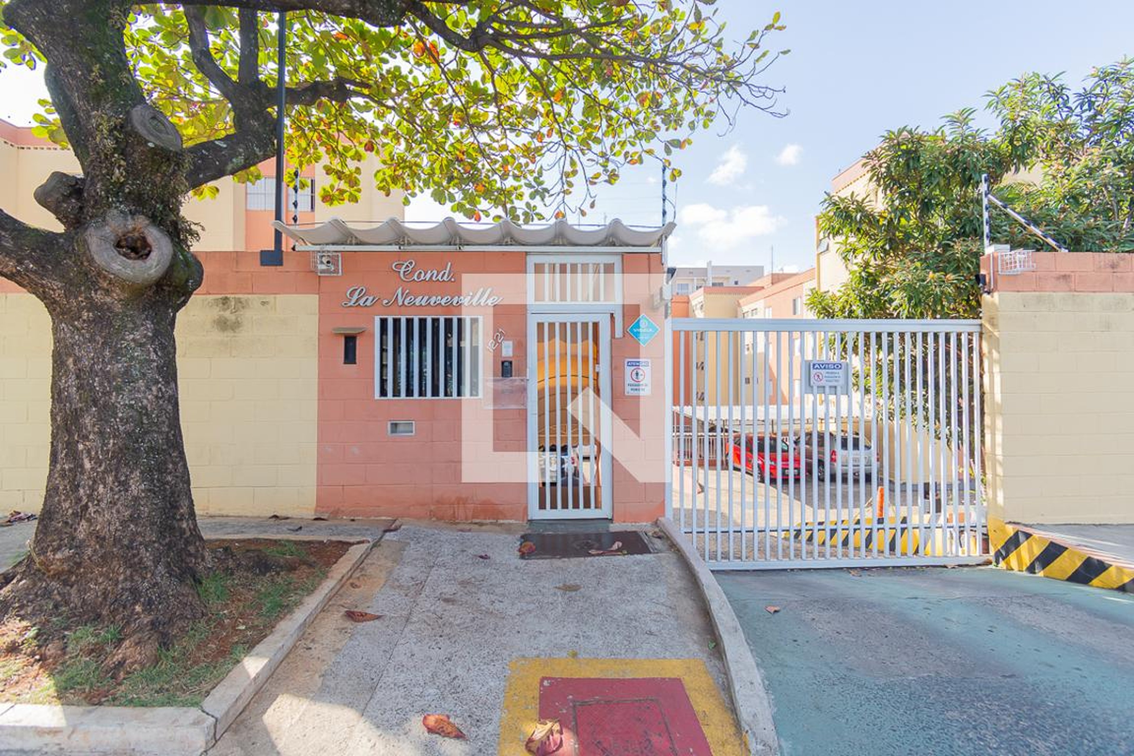 Fachada do Condomínio Condomínio La Neuveville