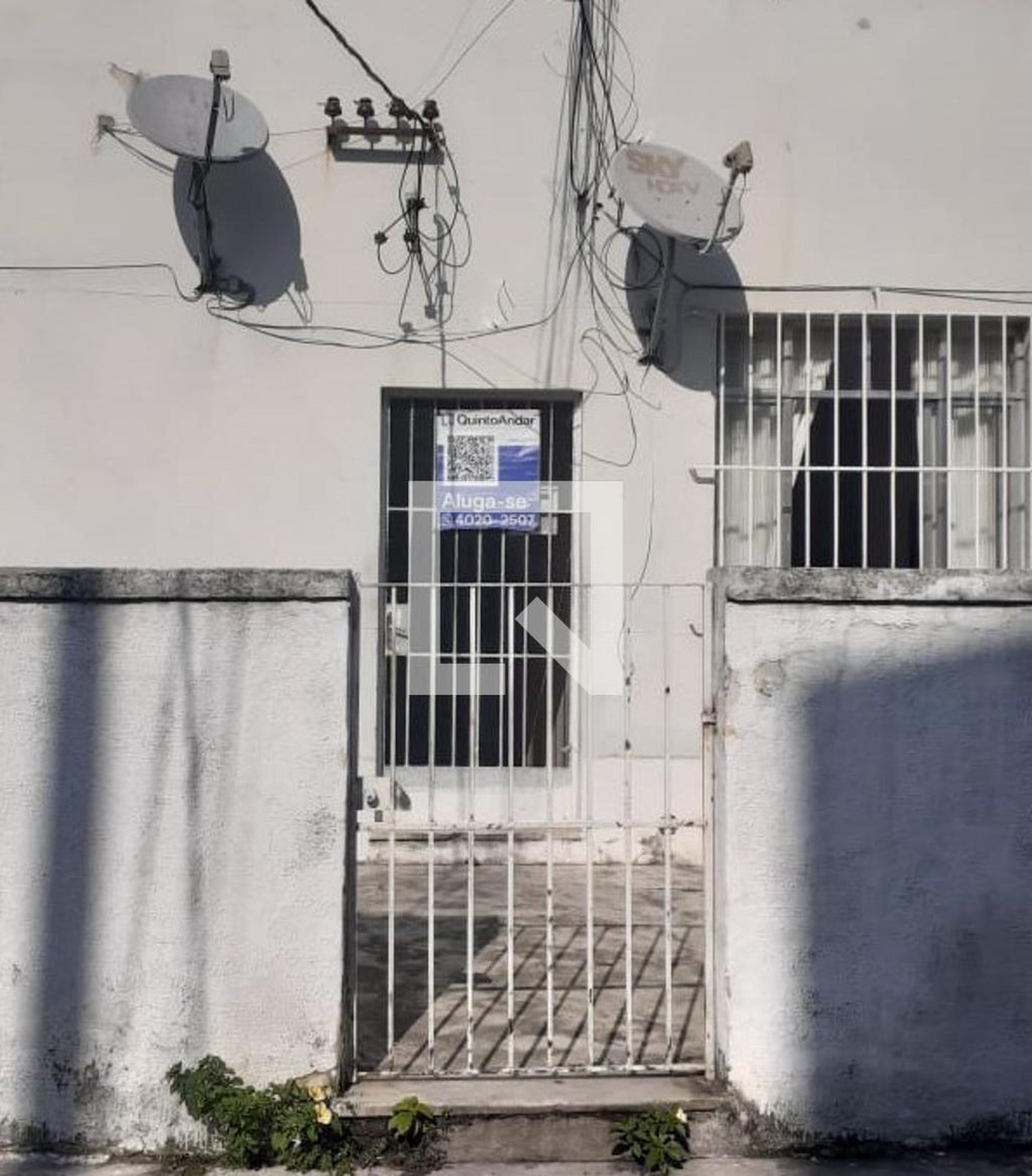 Fachada Condomínio em Rua Alberto Moreira, 25