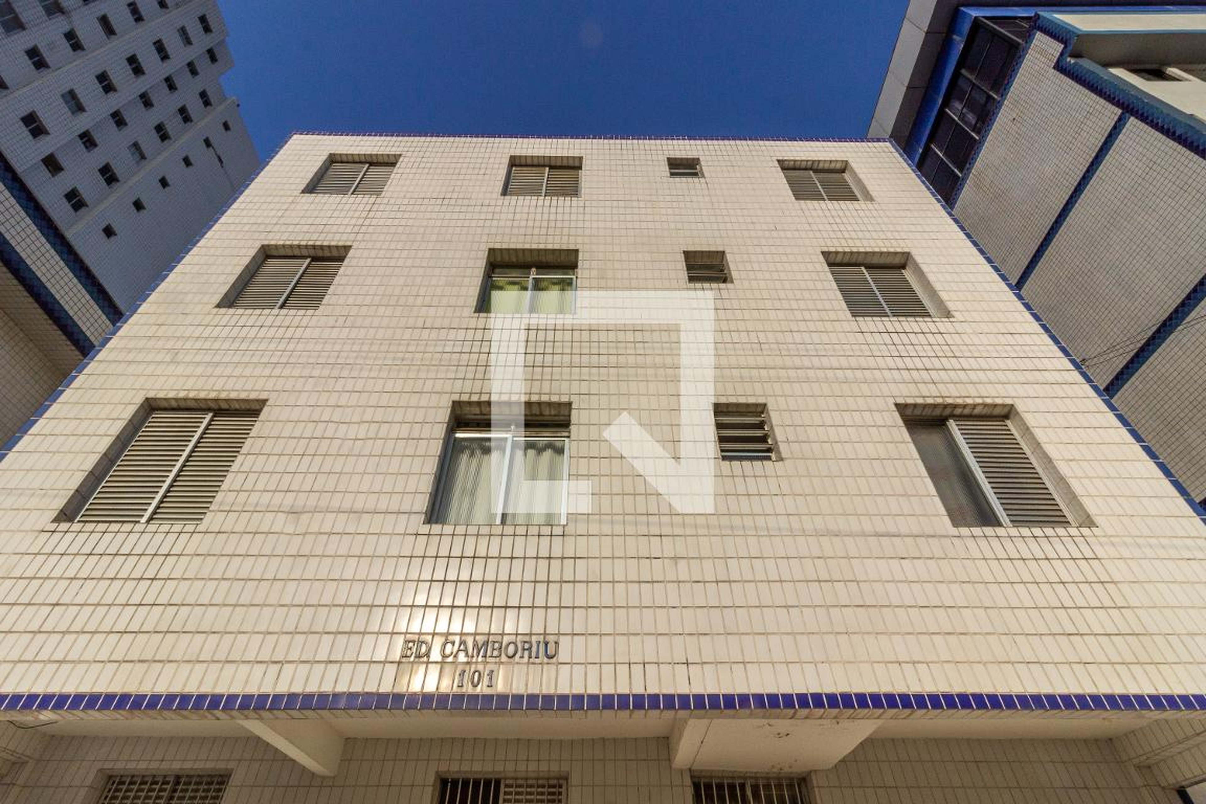 Fachada Condomínio Camburiu