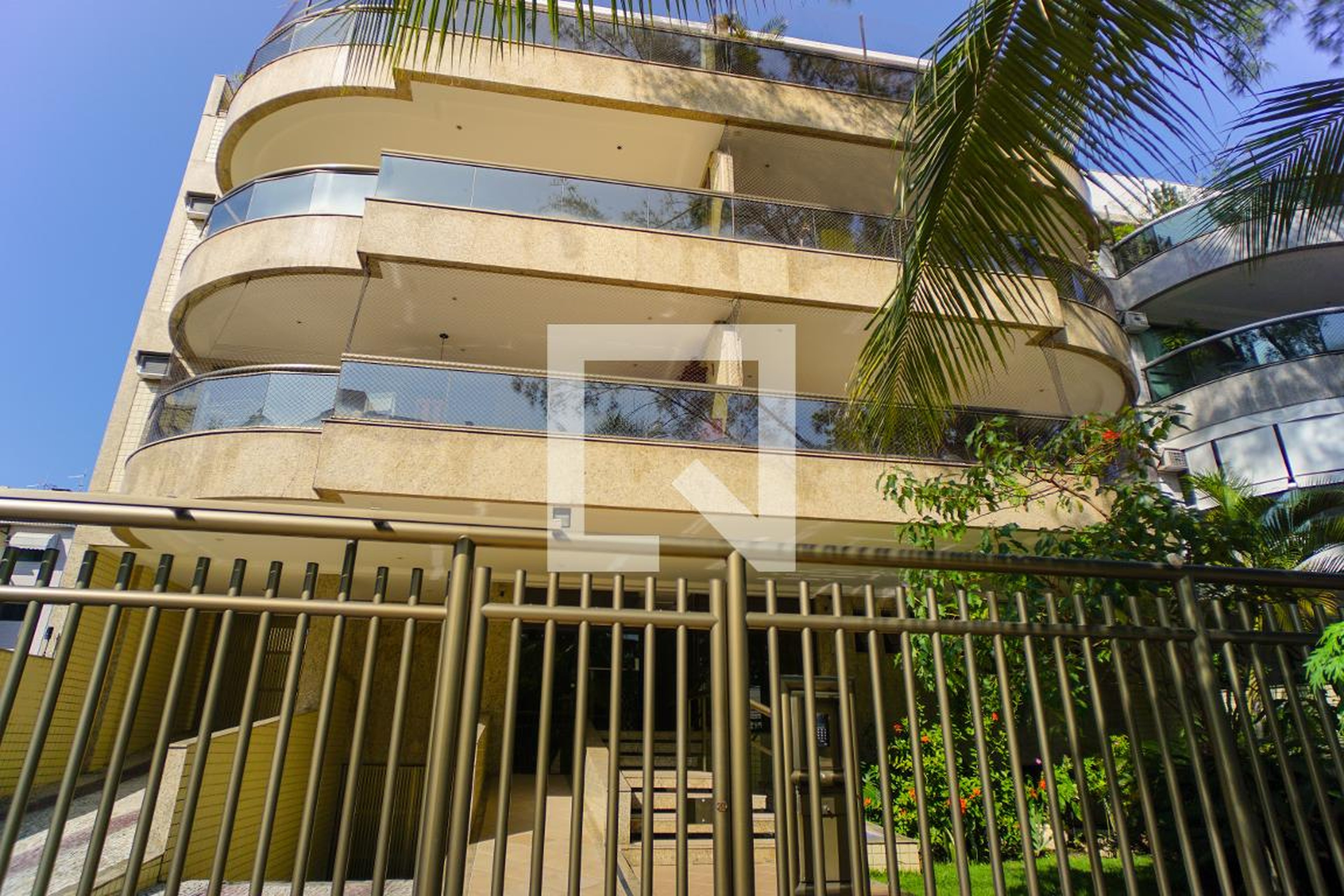 Fachada Condomínio em Rua Almirante Ary Rongel, 1010