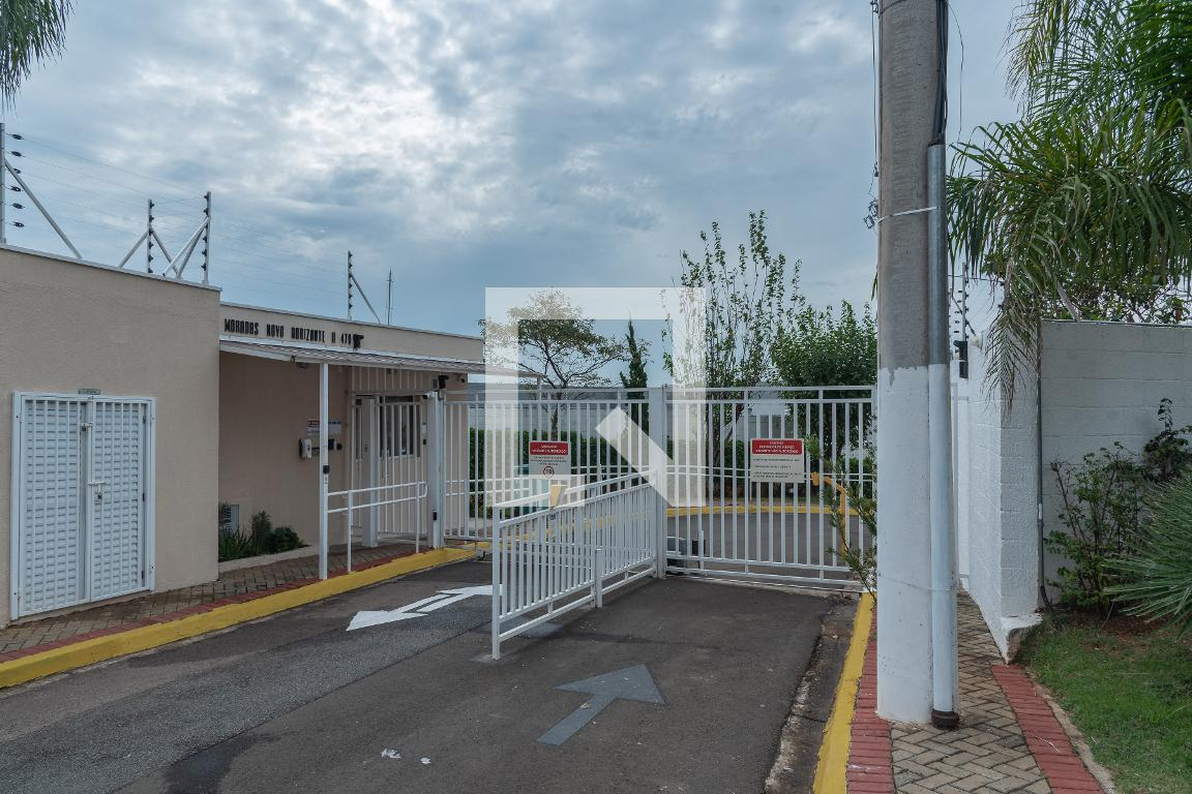 Fachada do Condomínio Condomínio Moradas Novo Horizonte Residencial II