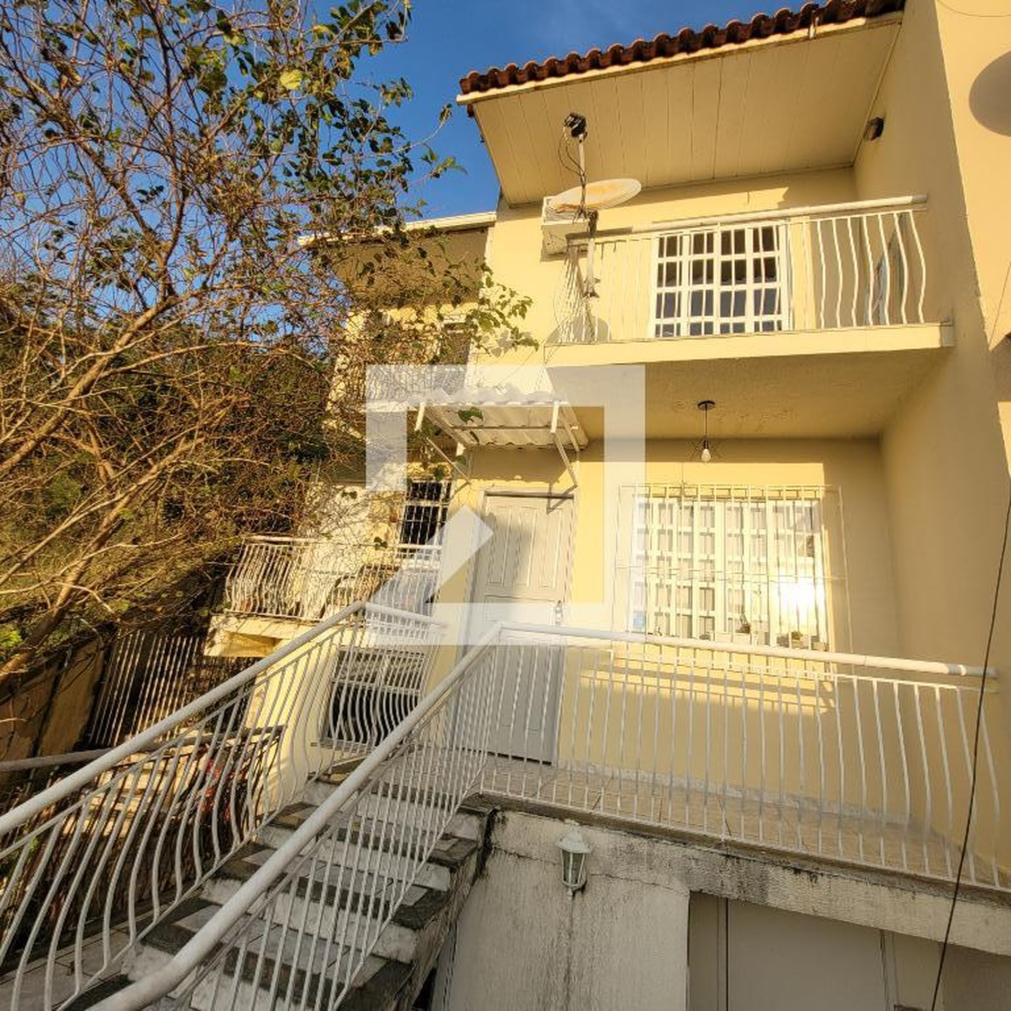 Fachada Condomínio em Rua José Campos, 41