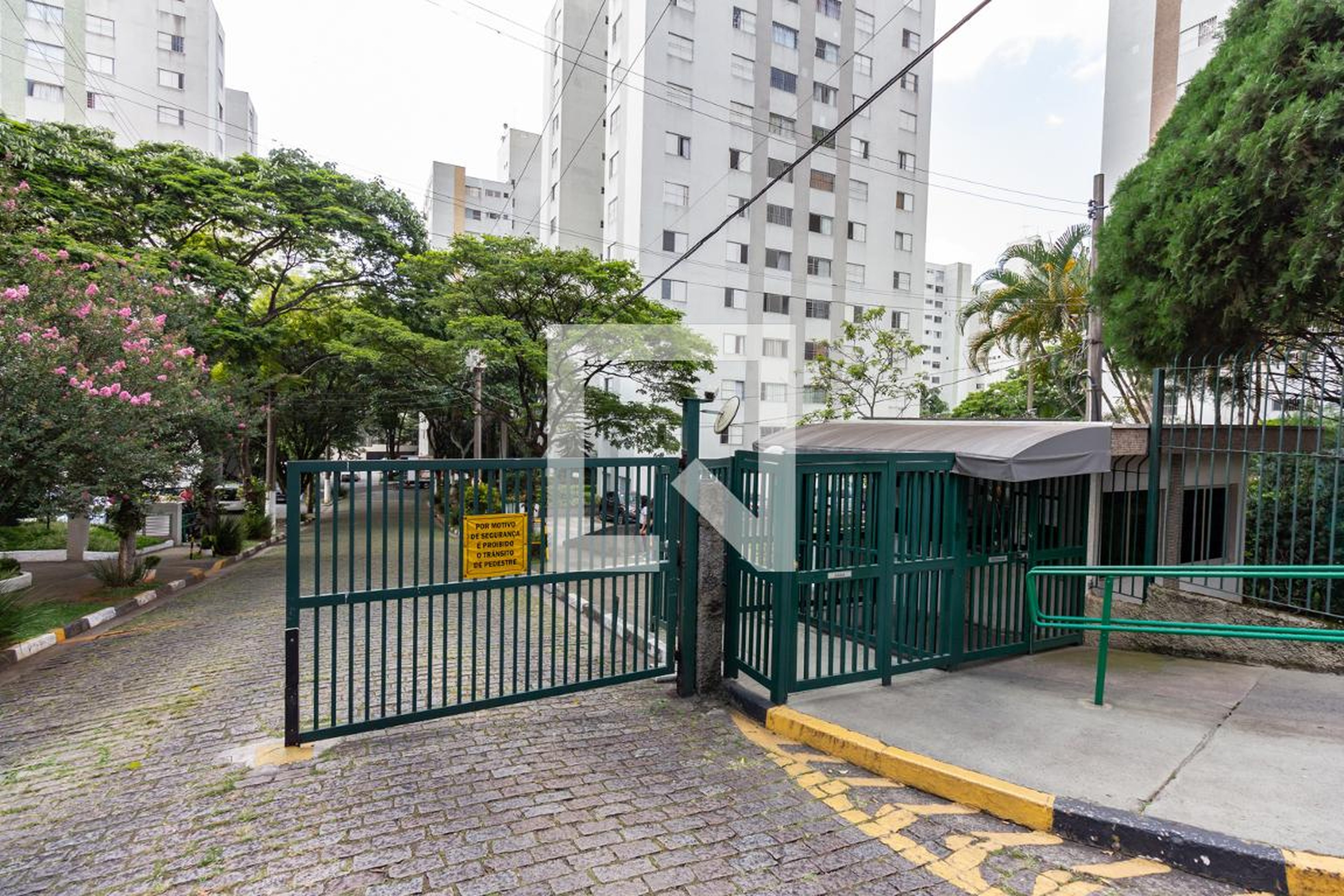 Fachada Condomínio em Rua Nanuque, 115 - A1