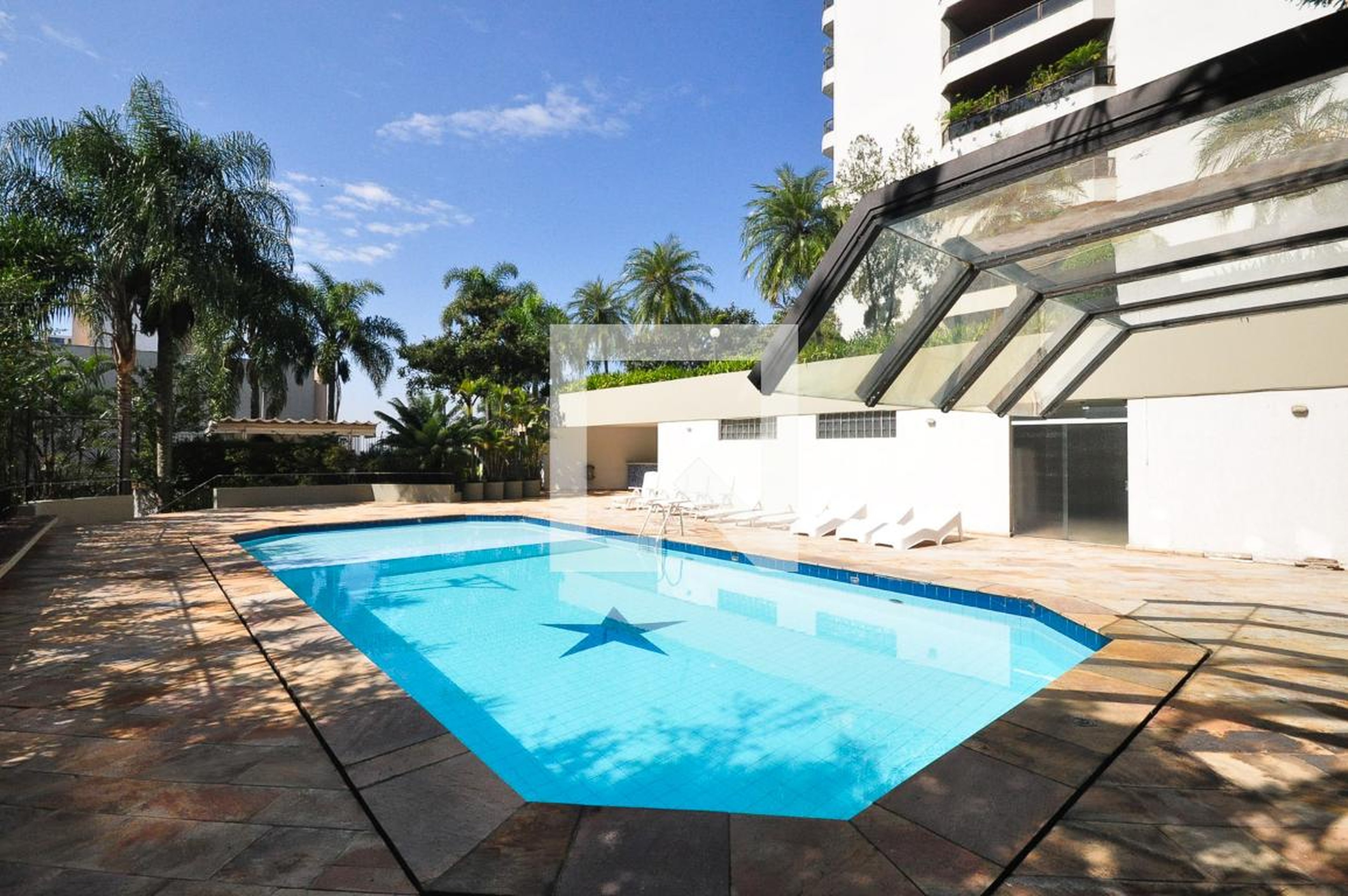 Piscina - Blanc Et Rouge