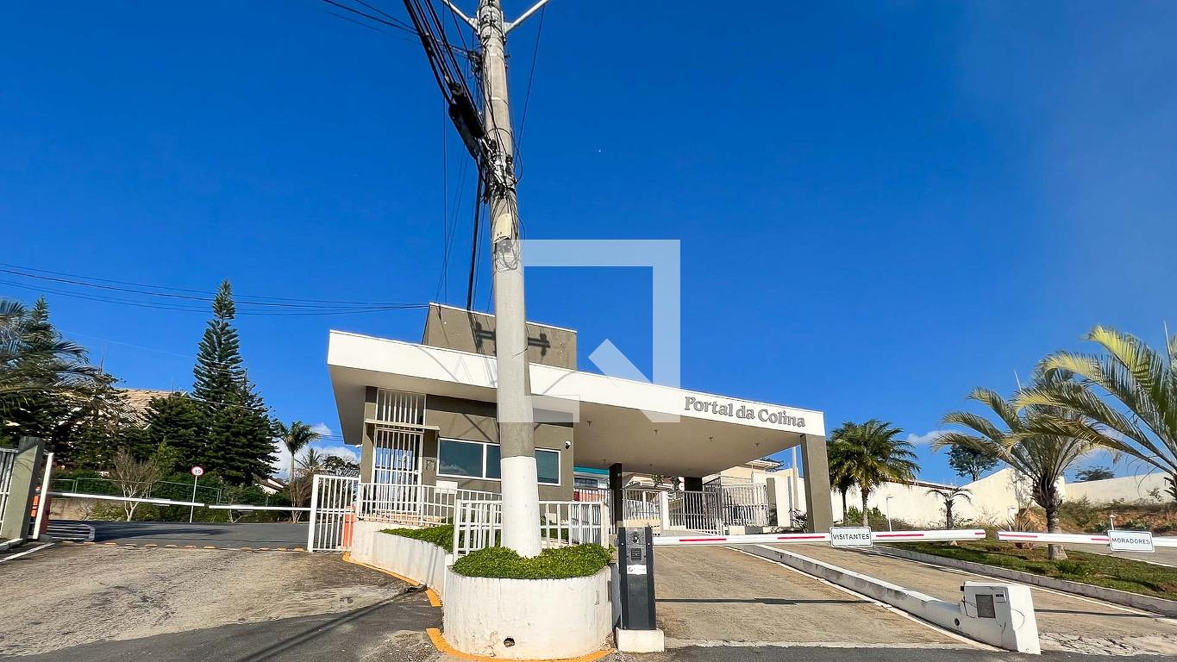 Fachada Condomínio em Rua Maria Apparecida Pinto Thiegue, 85