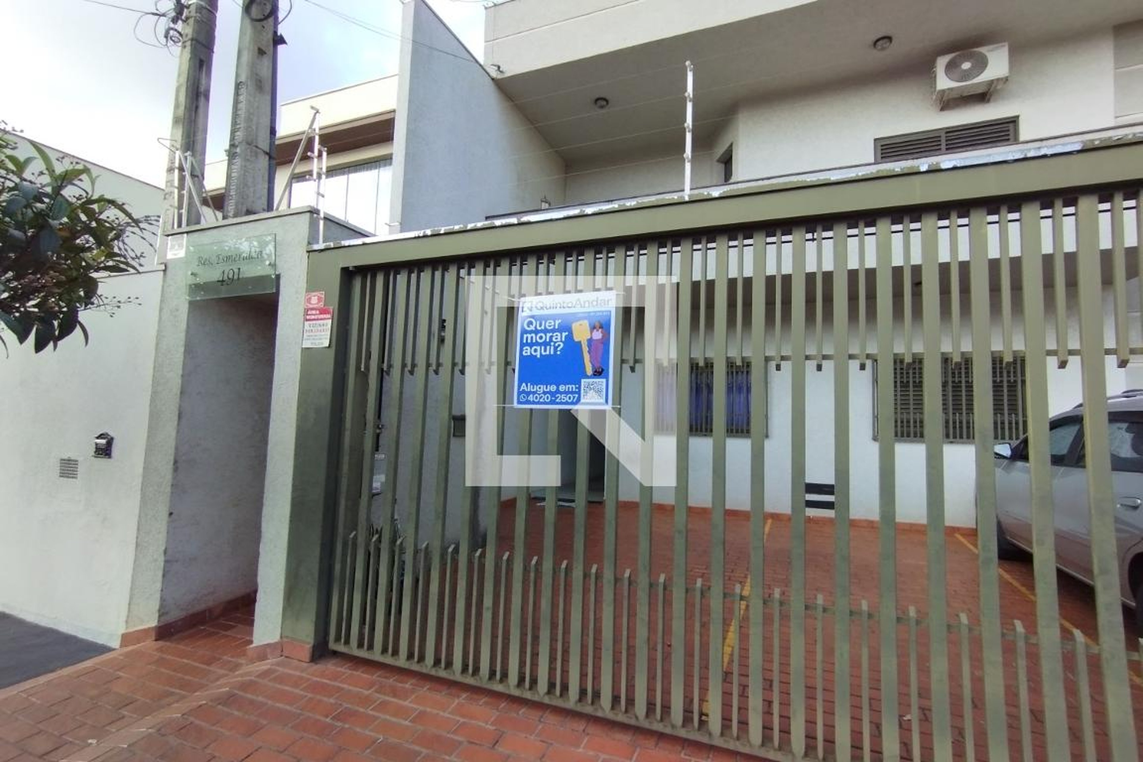 Fachada Condomínio em Rua Nair de Lima Adourian, 491