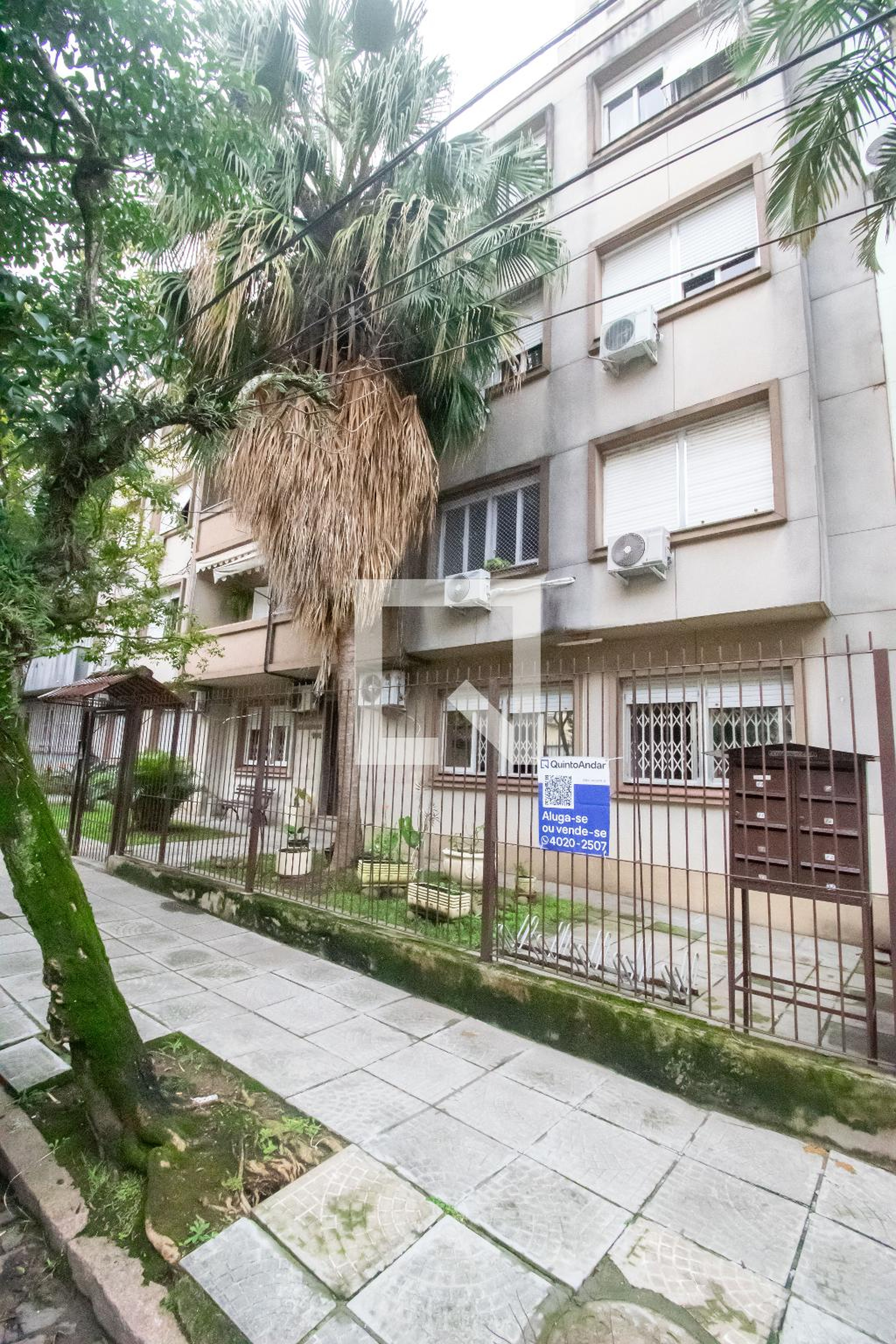 Fachada Condomínio em Travessa Ferreira de Abreu, 100