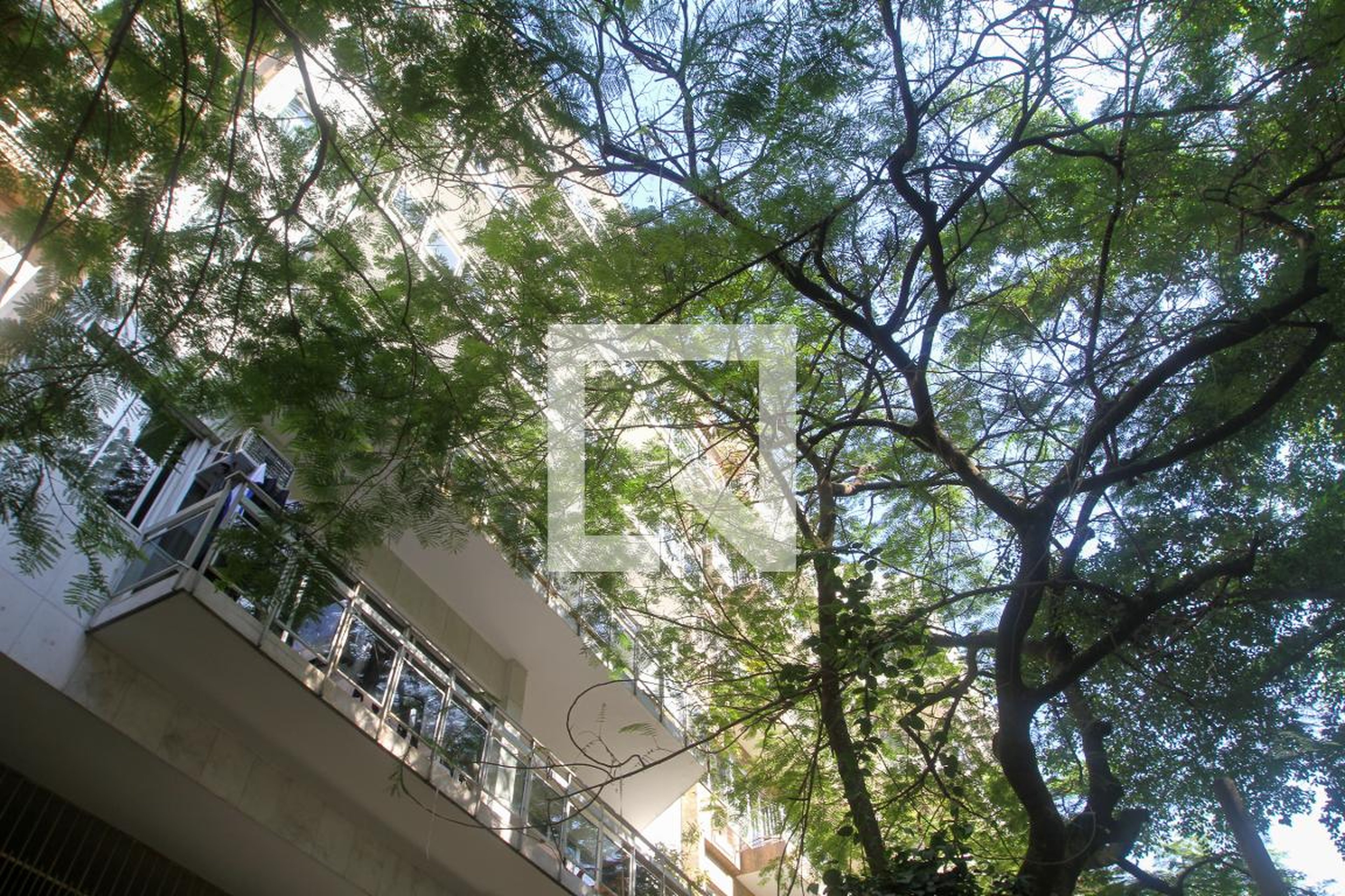 Fachada do Prédio Edifício Bandeirantes Matias Cardoso