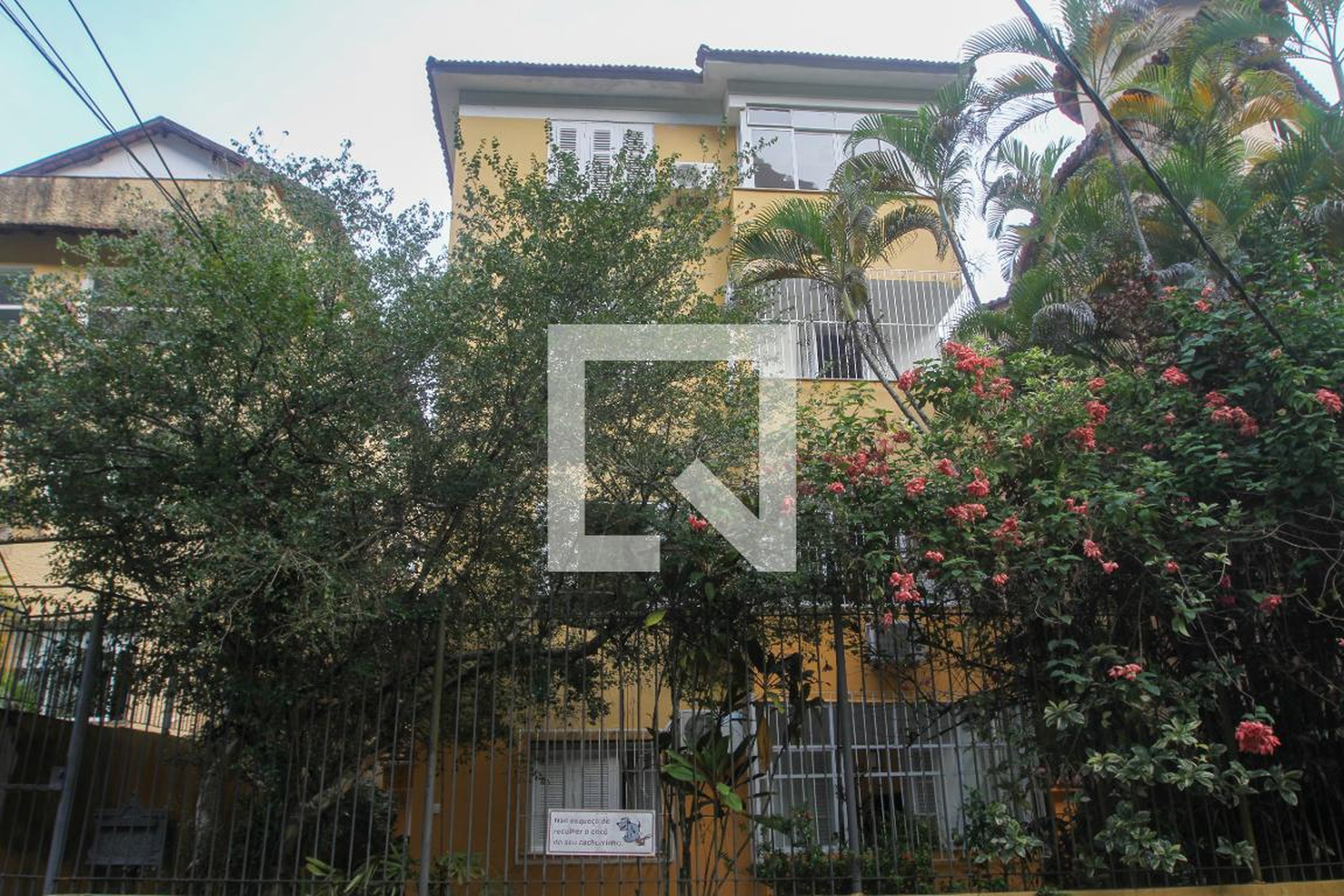 Fachada do Prédio Condomínio em Rua Maria Angélica, 402