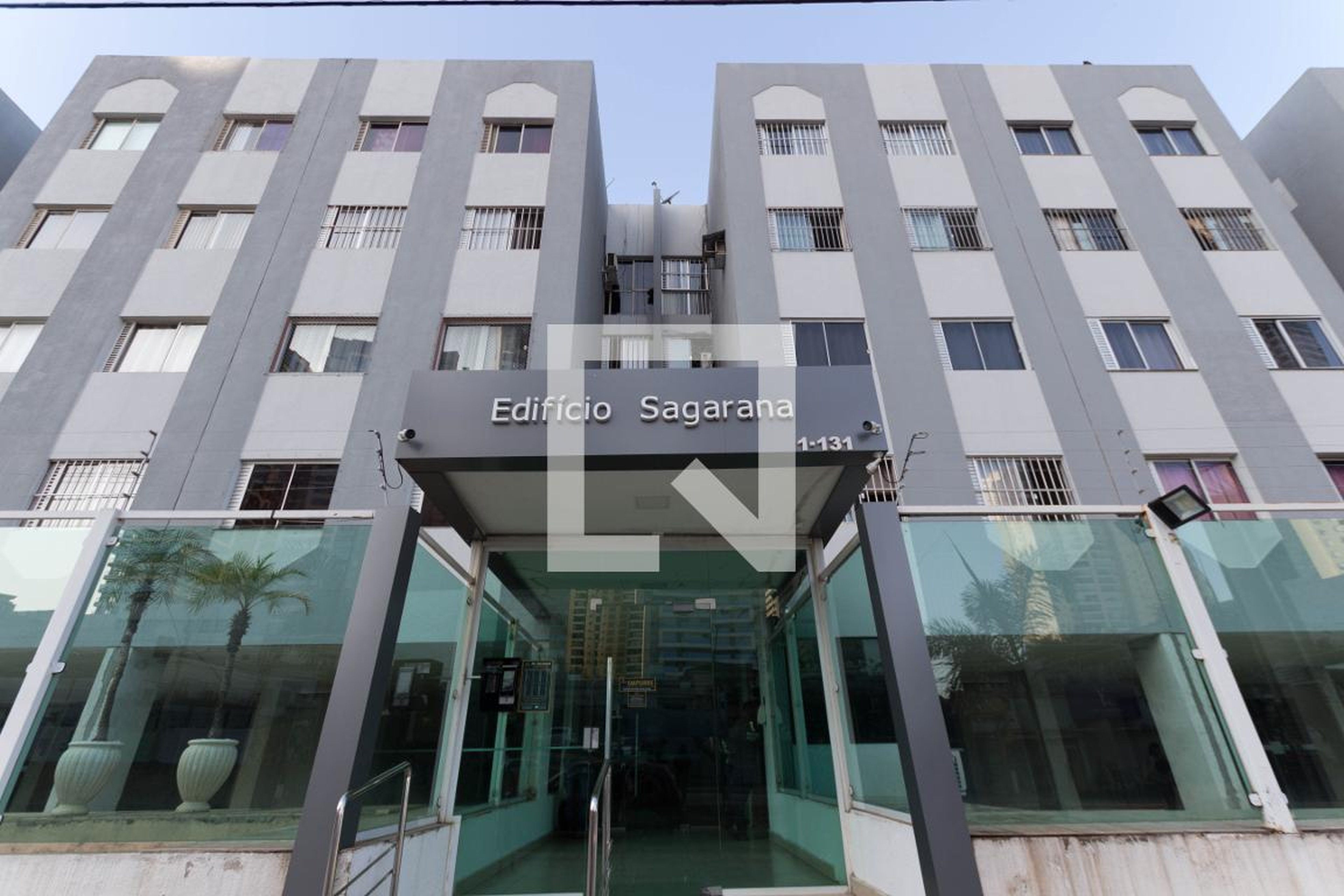 Fachada Condomínio em Rua 90, 90