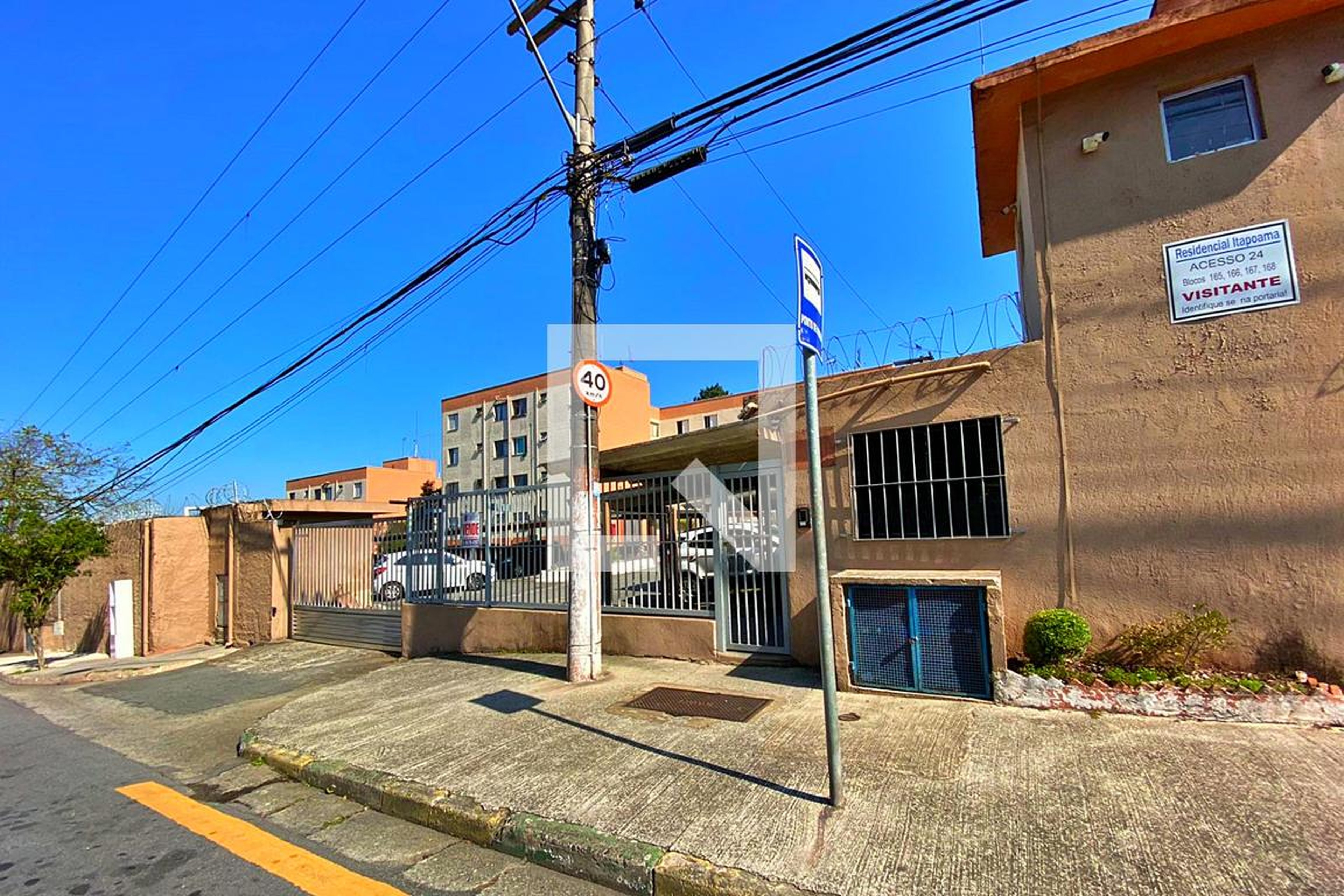 Fachada Condomínio em Rua Antônio Seixas Leite Ribeiro, 24