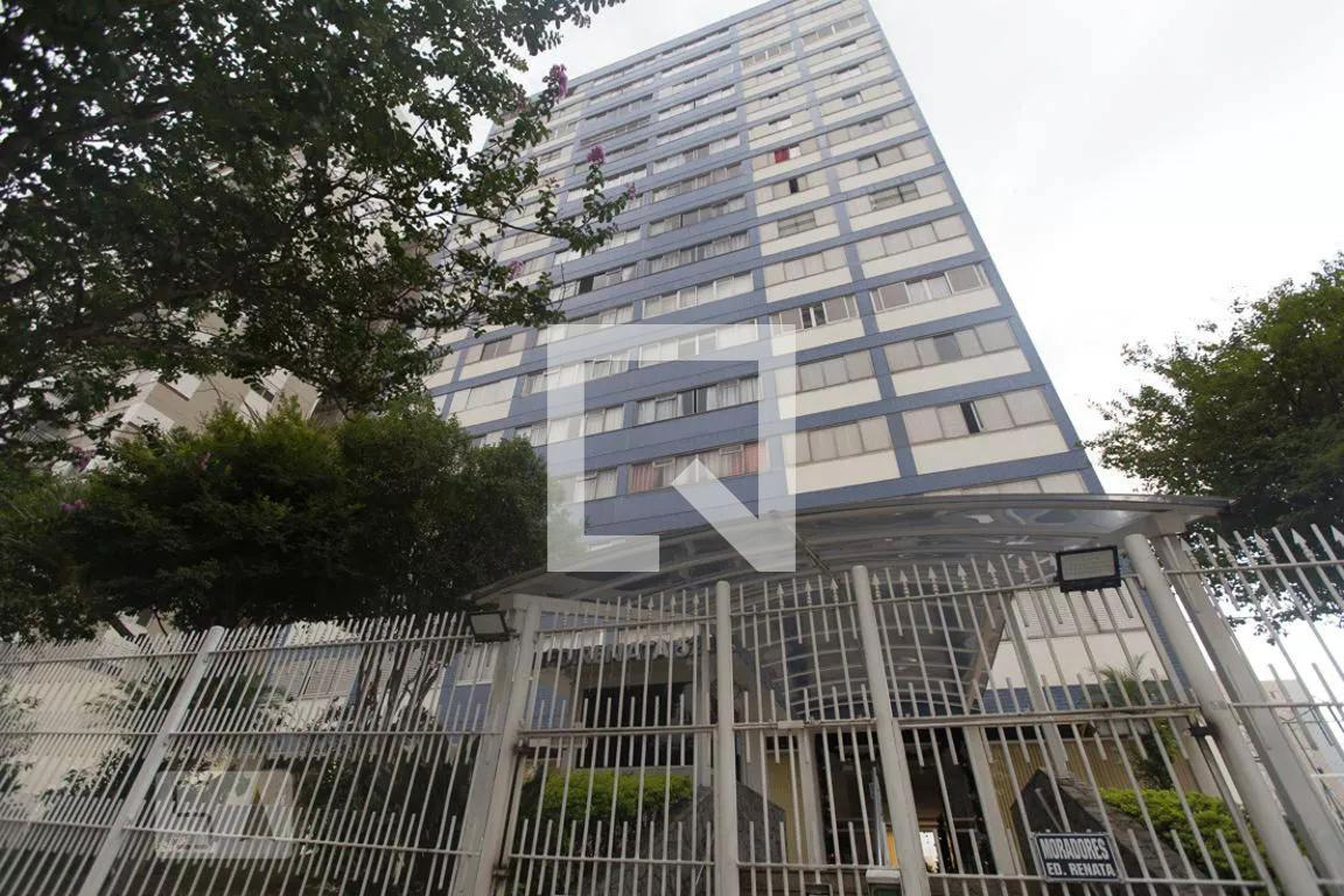 Fachada do Condomínio Edifício Renata