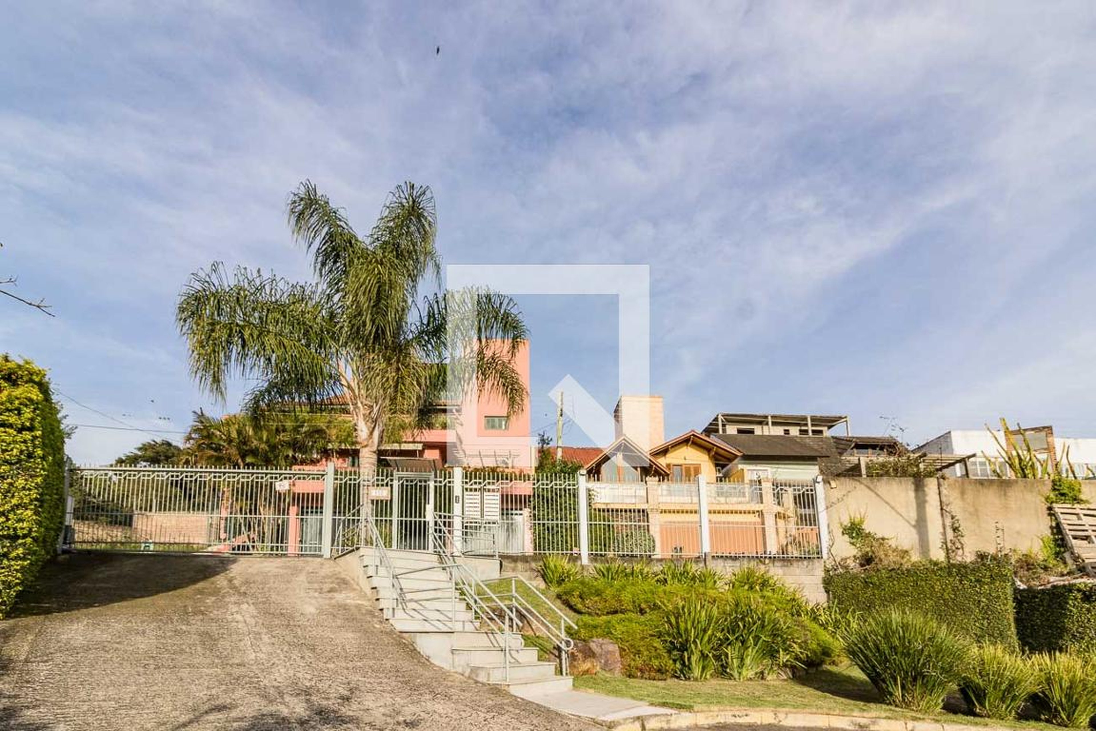 Fachada do Condomínio Condomínio em Rua Adriano Pereira da Silva, 550