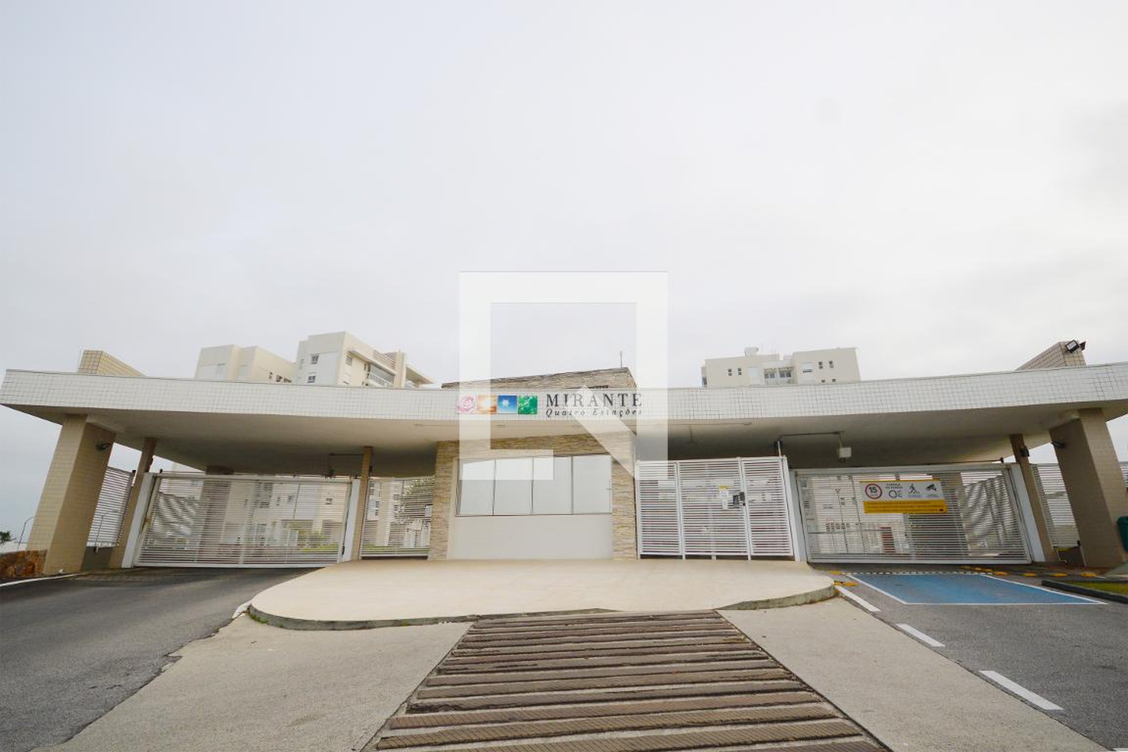 Fachada do condomínio Condomínio Mirante Quatro Estações