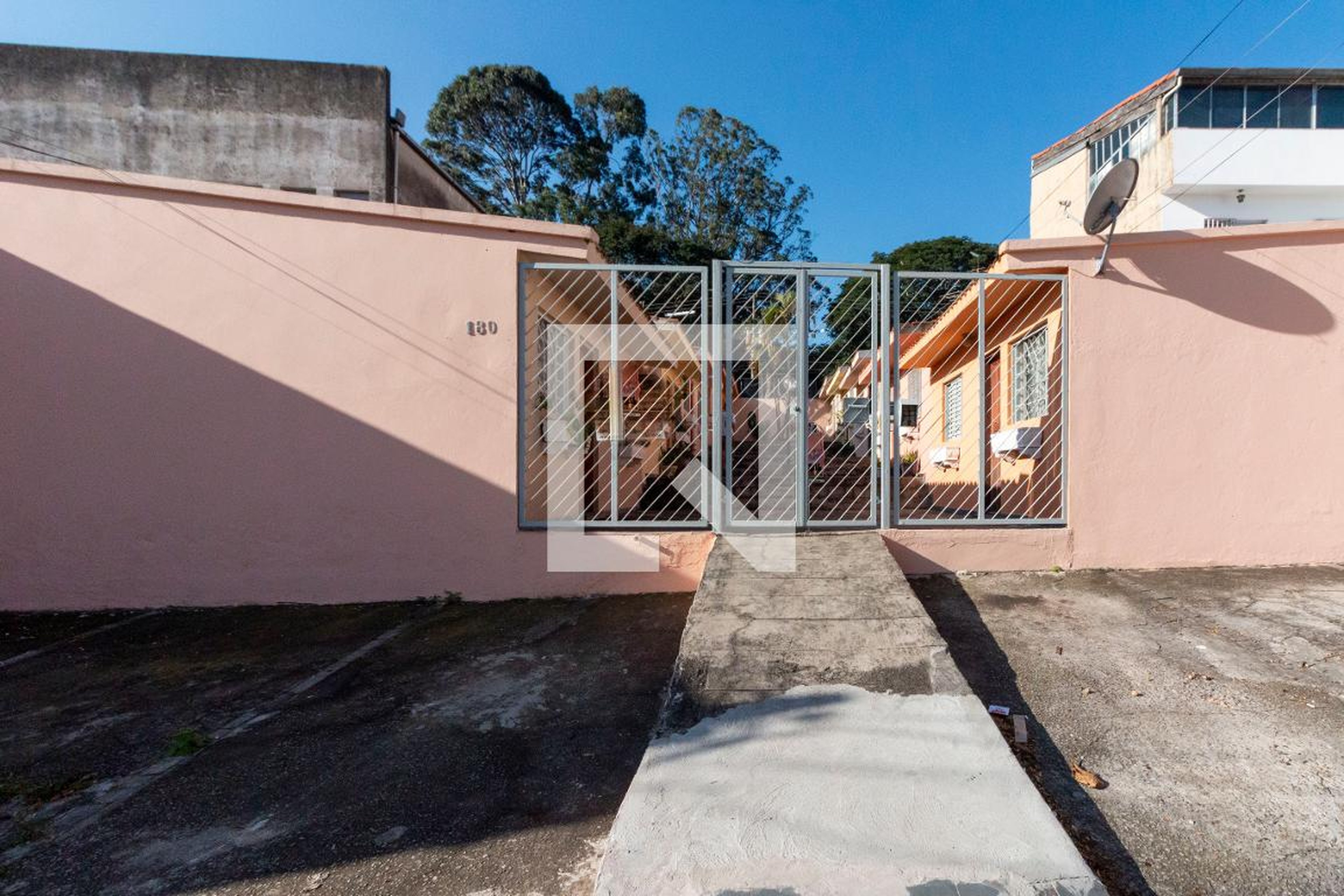 Fachada Condomínio em Rua Ursulina D'Angelo, 180